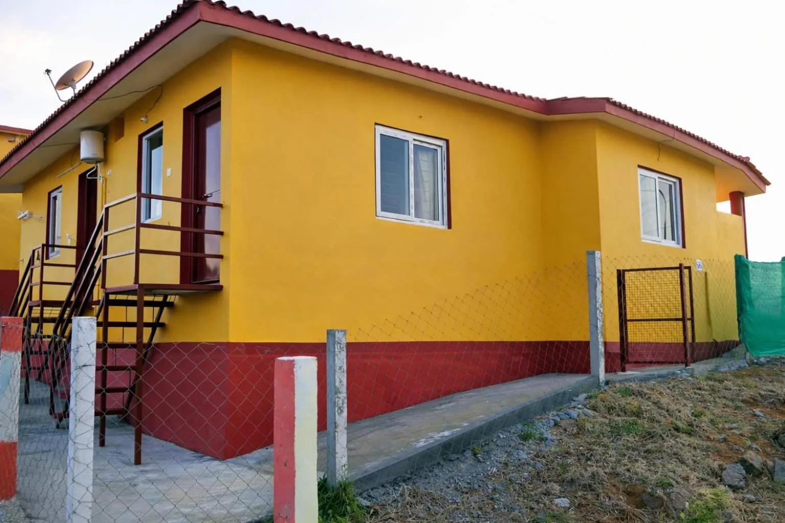 Facade/entrance in The Bowers Chalet Private Campfire & Lawn BBQ, WIFI, Breakfast Hill Top 360 degree view
