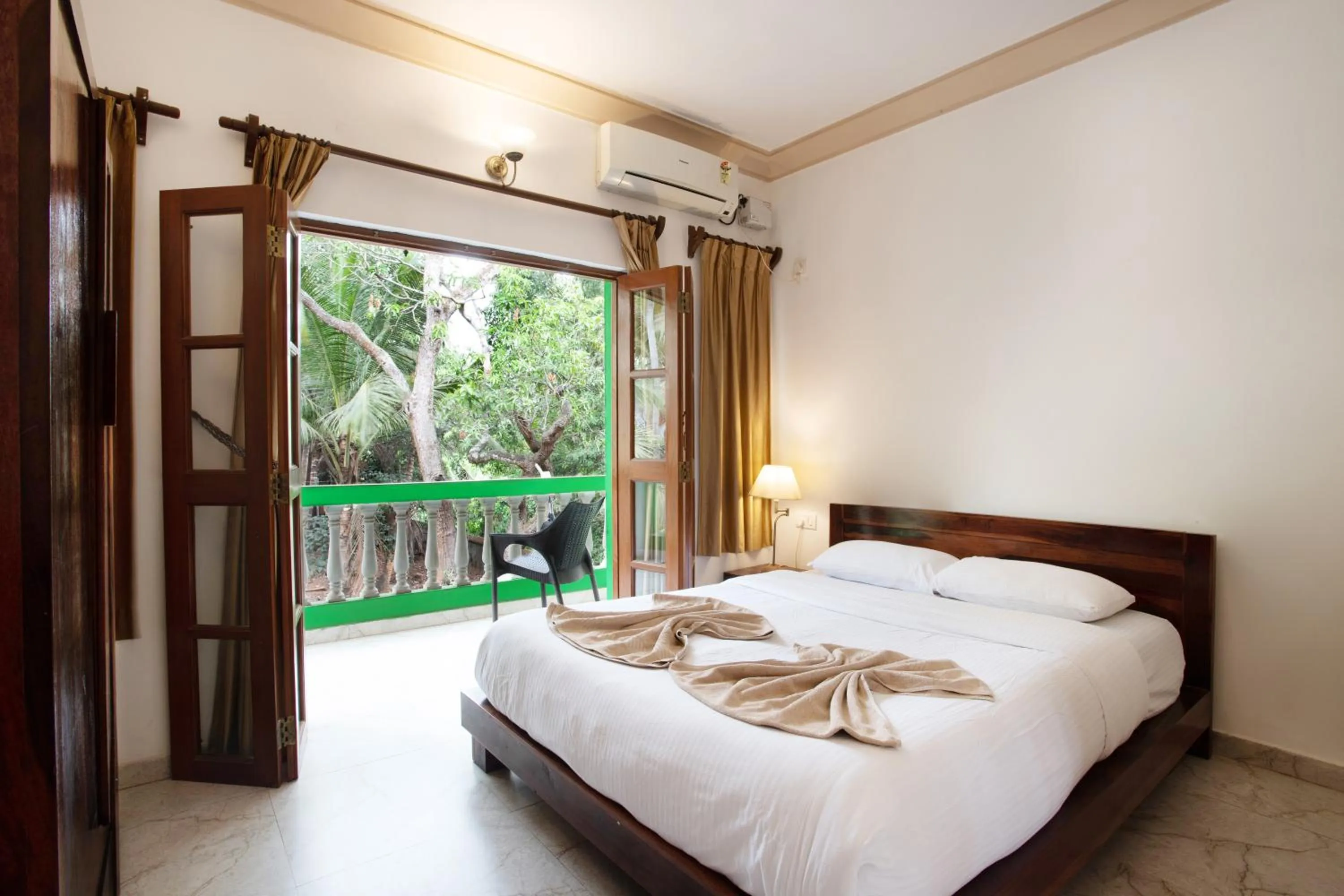 Bathroom, Bed in Casa Margarida