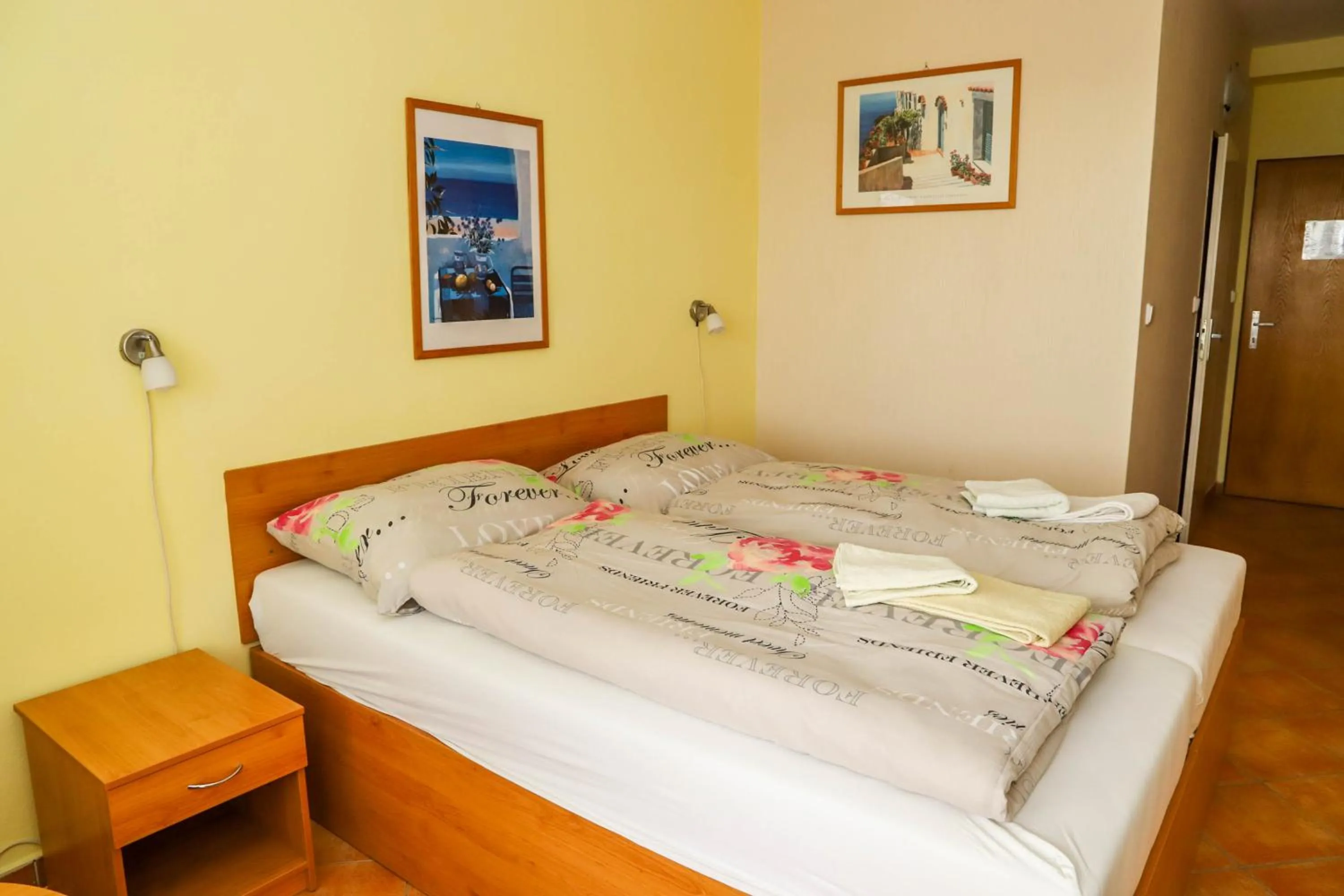 Bedroom, Bed in Hotel Zátoka