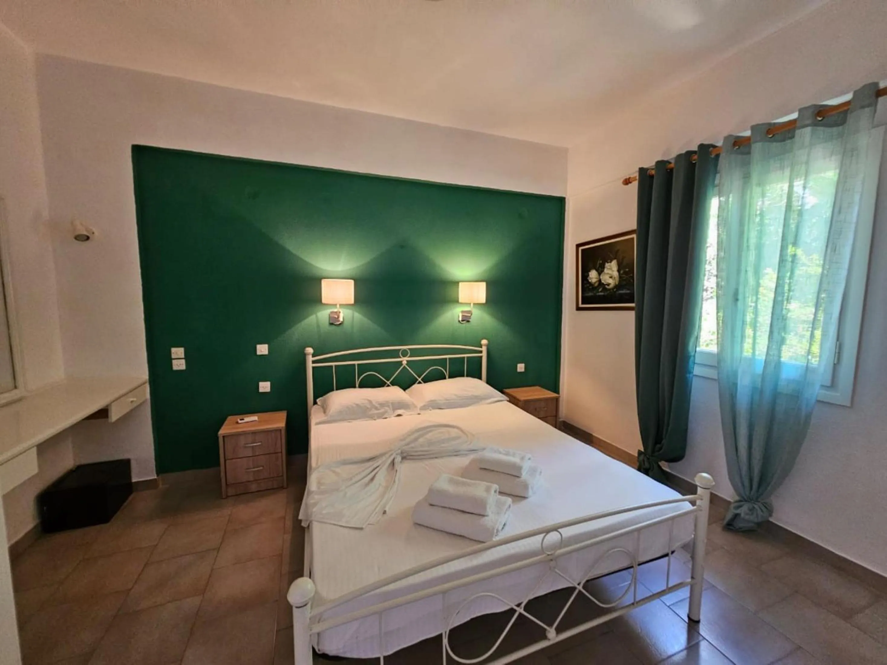 Bed in Corfu Glyfada Menigos Resort no01