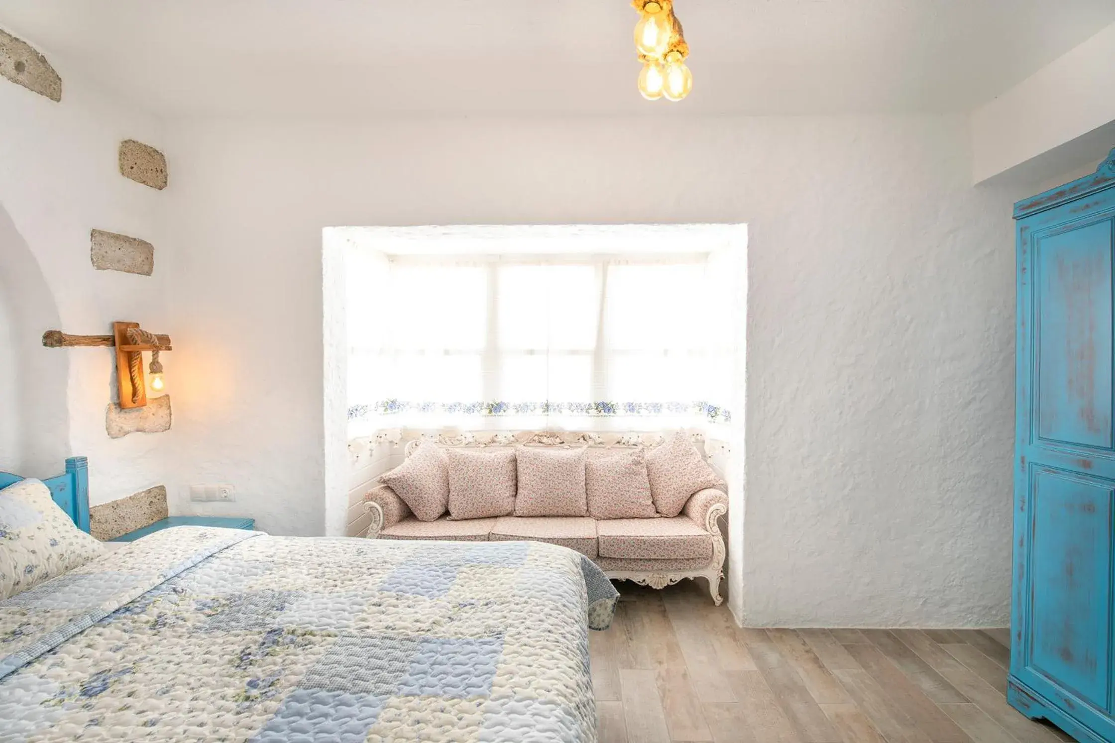 Deluxe Double Room (2 Adults + 1 Child) - single occupancy in Monat Otel Alaçatı Deluxe Double Room (2 Adults + 1 Child) - single occupancy in Monat Otel Alaçatı