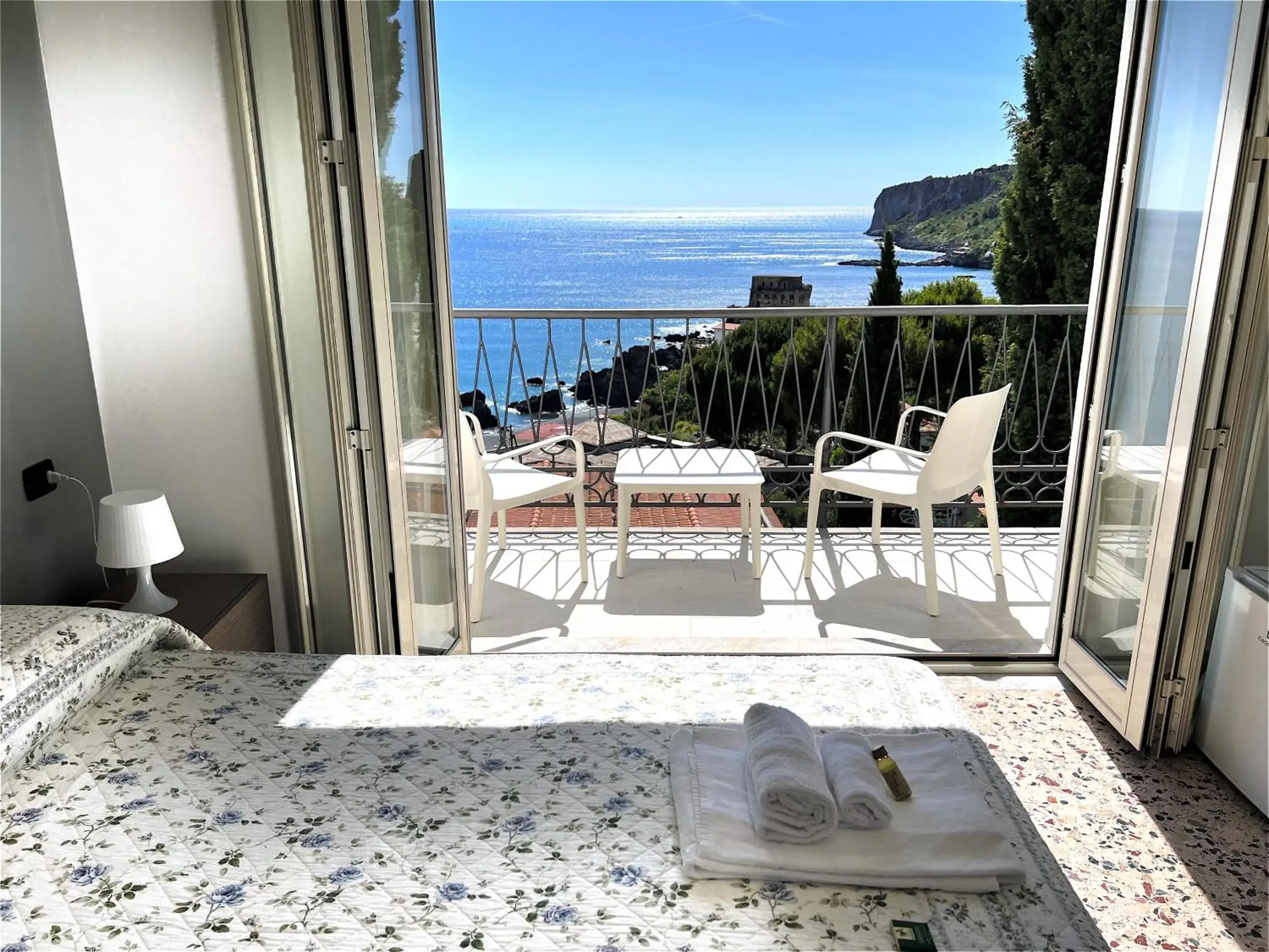 Double or Twin Room with Private External Bathroom in Villa Nappi Bed & Breakfast Double or Twin Room with Private External Bathroom in Villa Nappi Bed & Breakfast