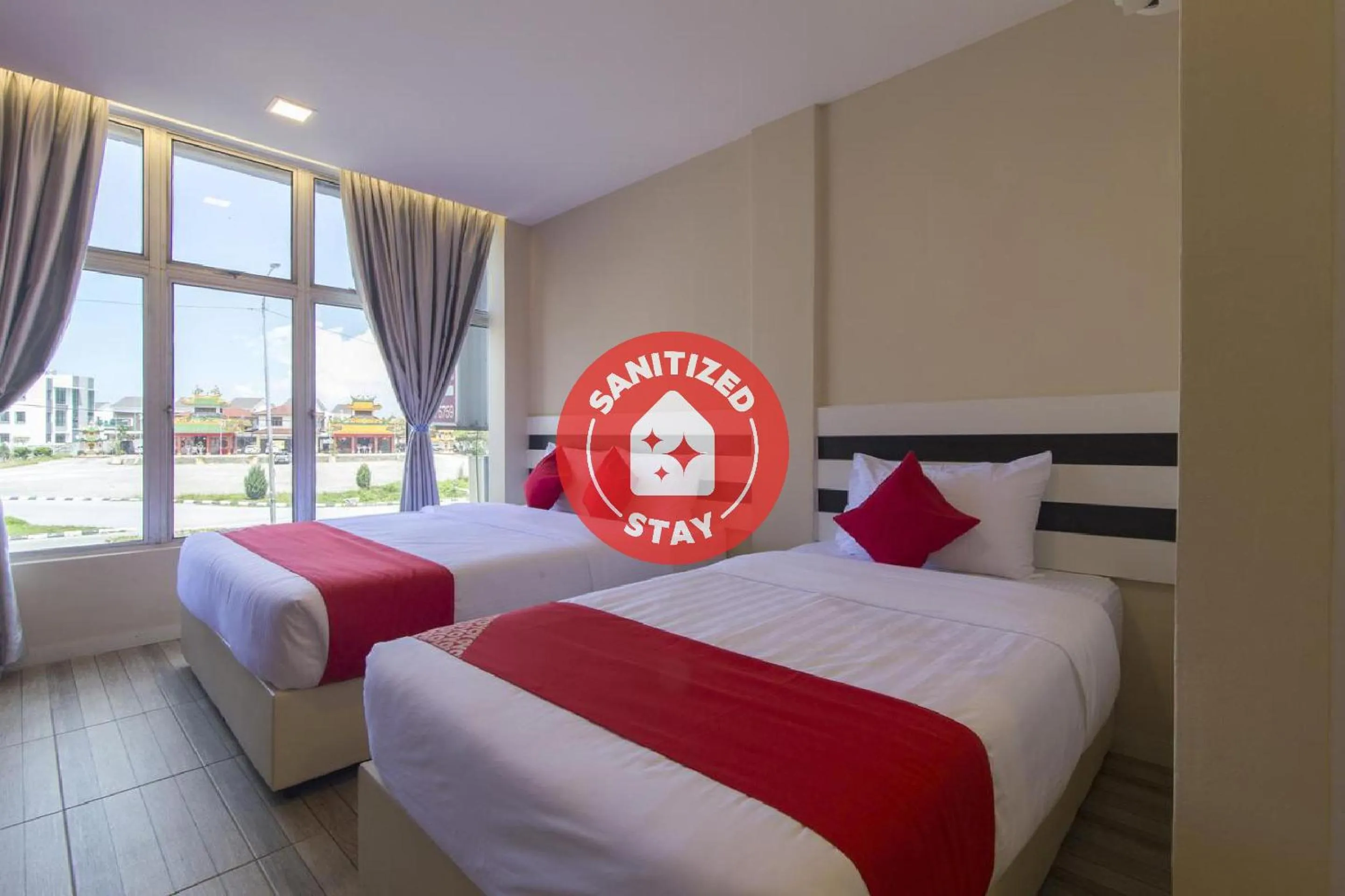 Photo of the whole room in Super OYO 1145 Lea Guest House & Cafe