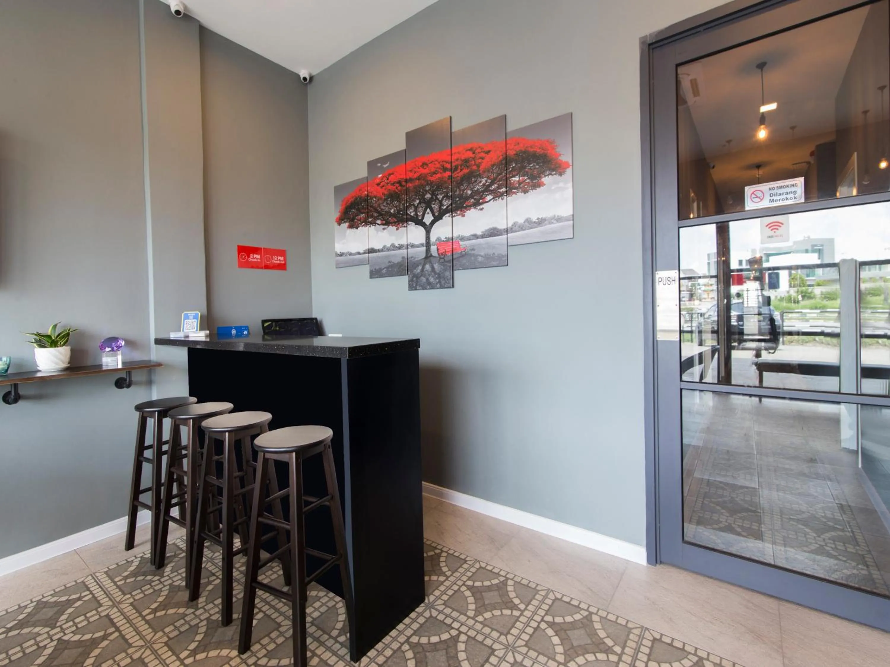 Lobby or reception in Super OYO 1145 Lea Guest House & Cafe