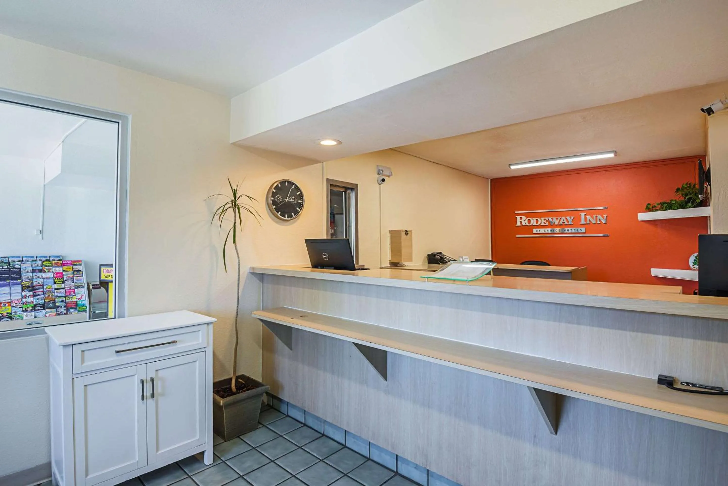 Lobby or reception in Rodeway Inn Kissimmee Maingate West - Free Theme Park Shuttle