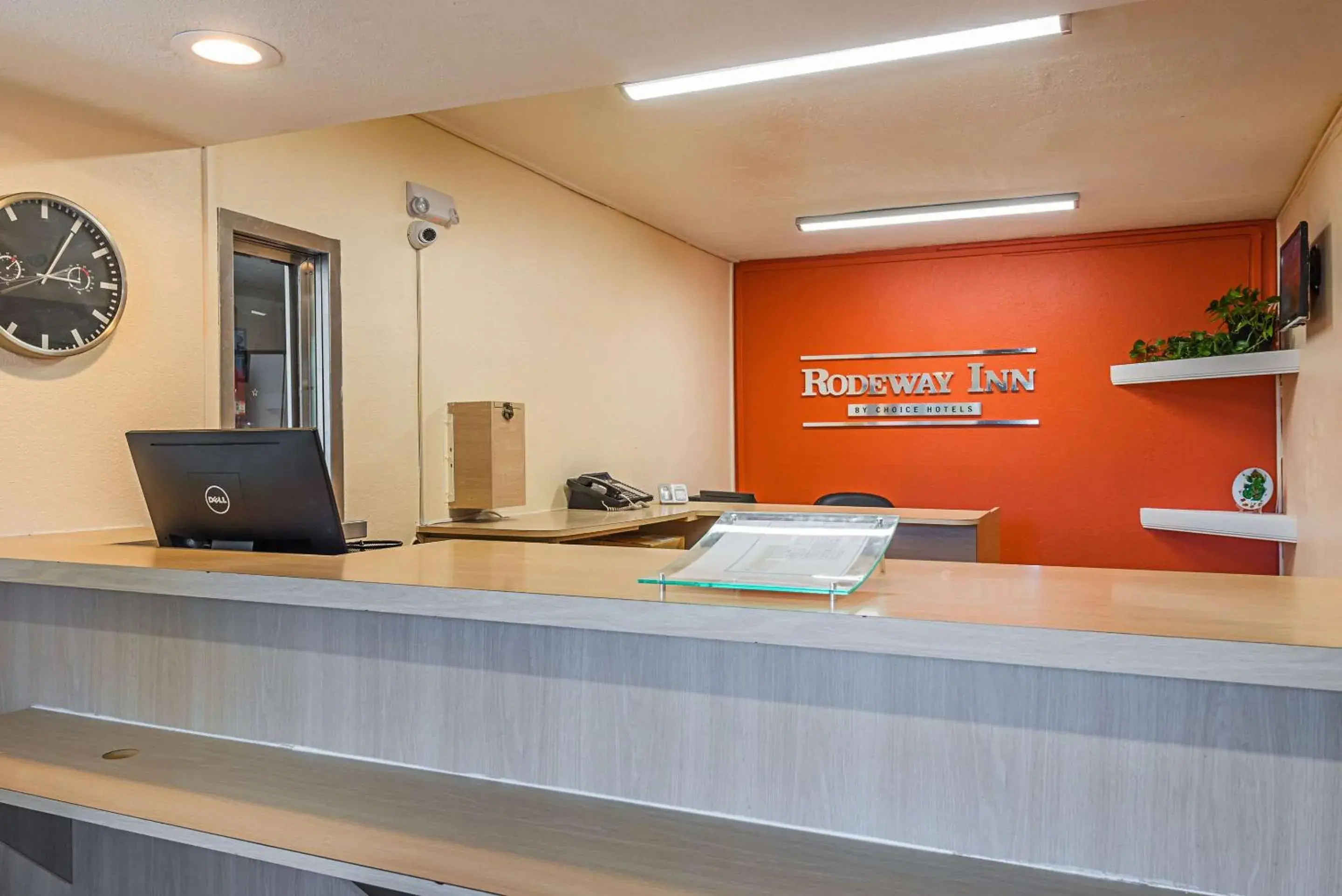 Lobby or reception in Rodeway Inn Kissimmee Maingate West - Free Theme Park Shuttle Lobby or reception in Rodeway Inn Kissimmee Maingate West - Free Theme Park Shuttle