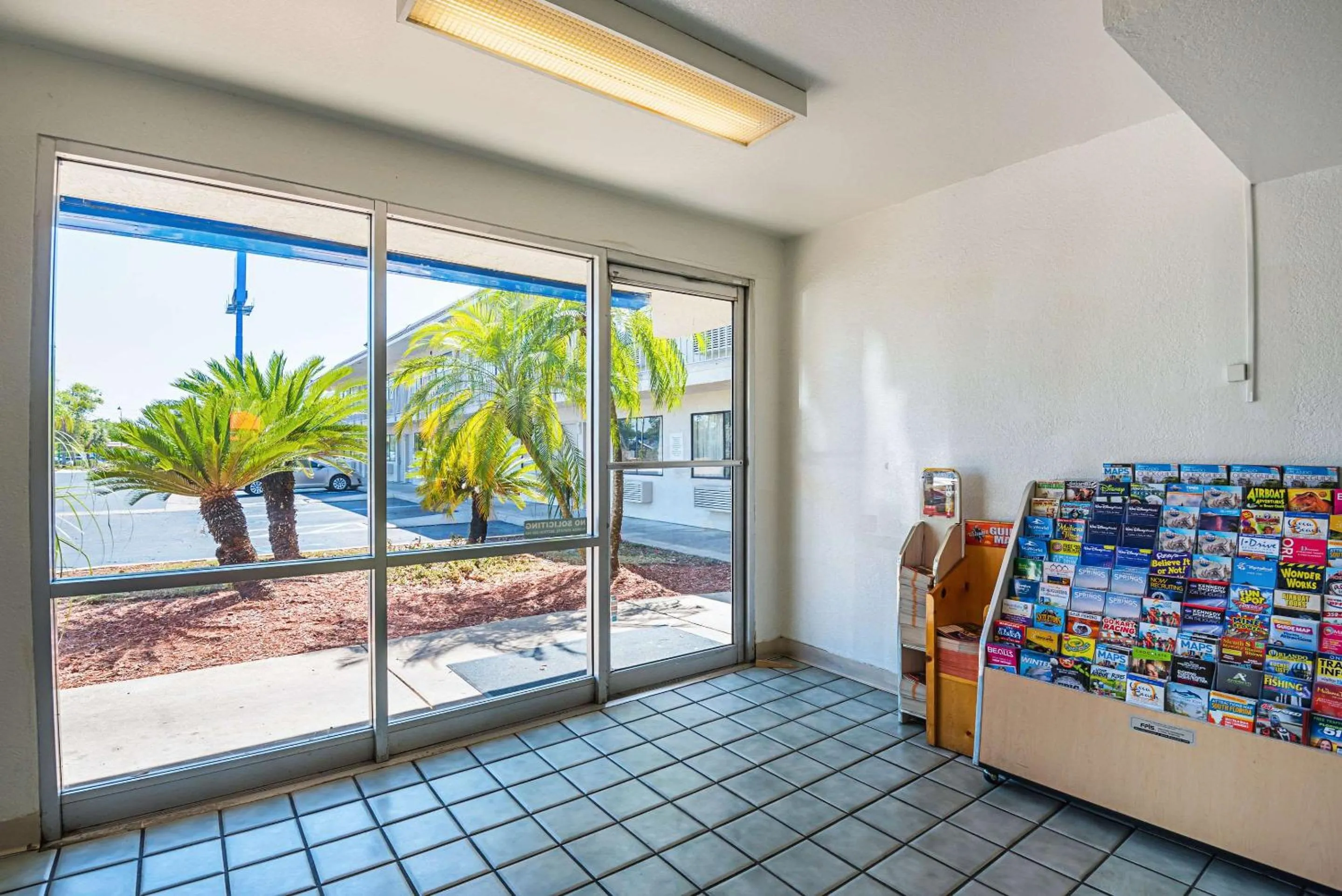 Lobby or reception, Bed in Rodeway Inn Kissimmee Maingate West - Free Theme Park Shuttle