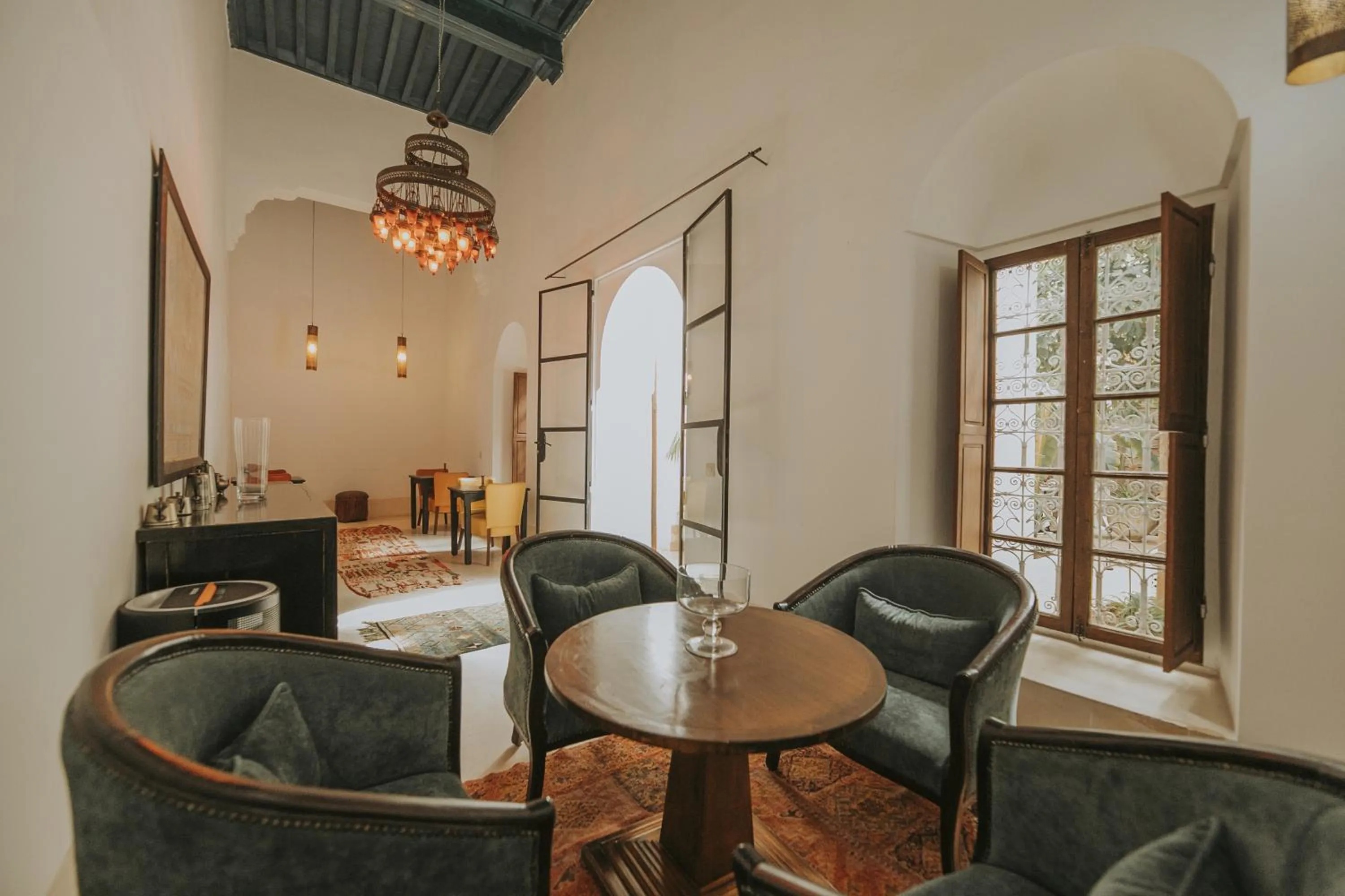 Restaurant/places to eat in Palais Chadmi