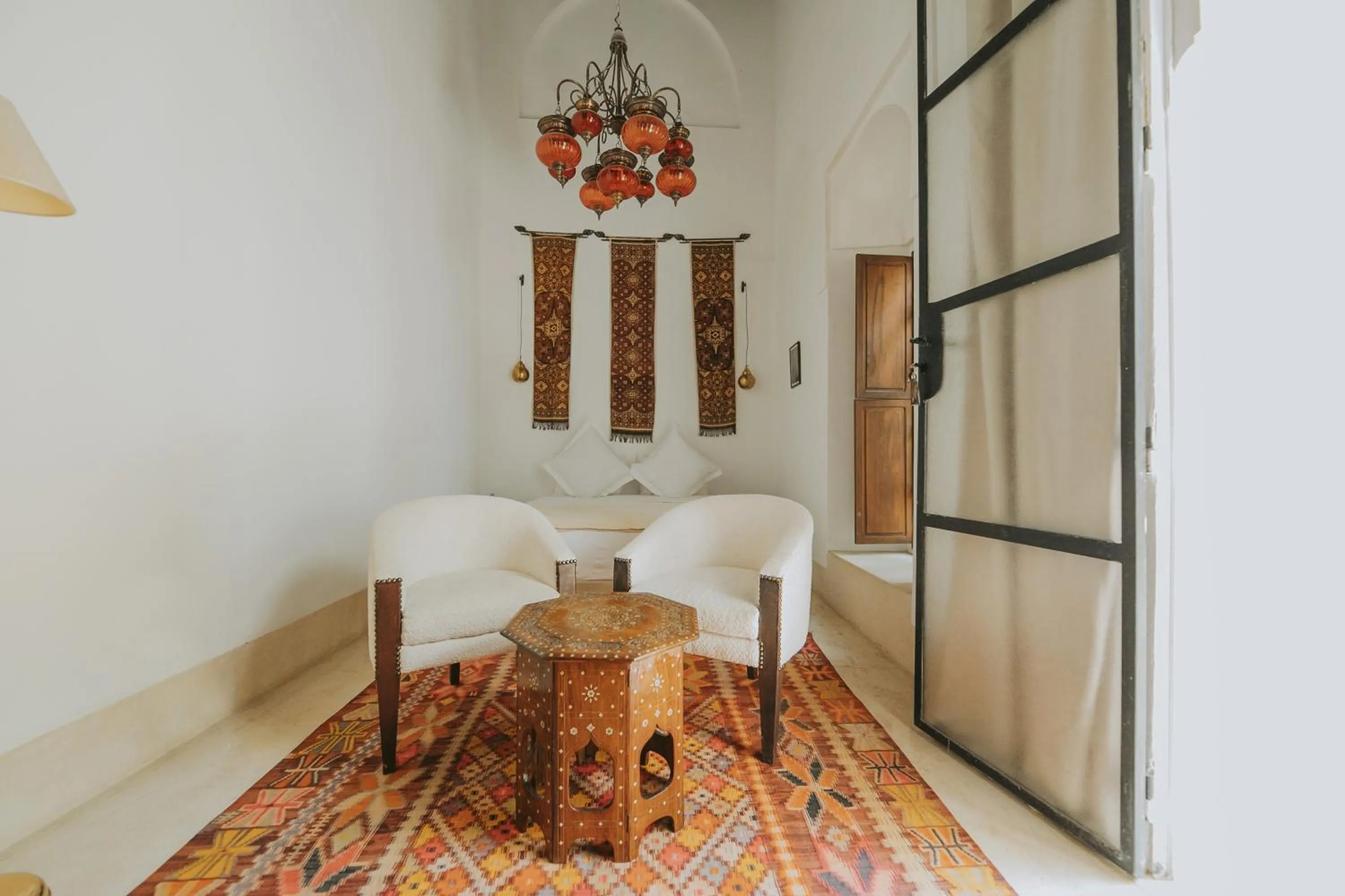 Photo of the whole room in Palais Chadmi
