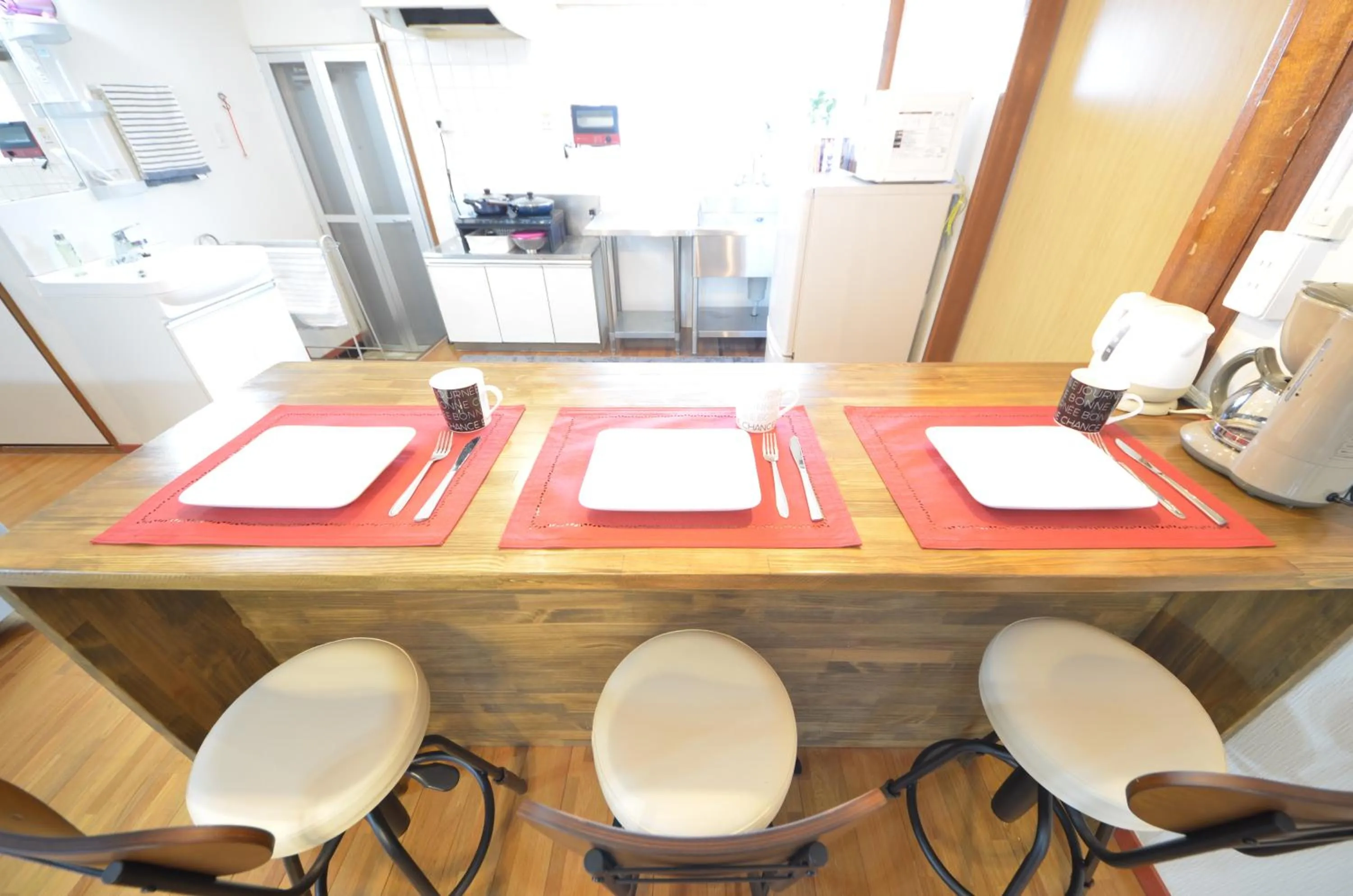 Dining area in Sobe House in Yomitanson
