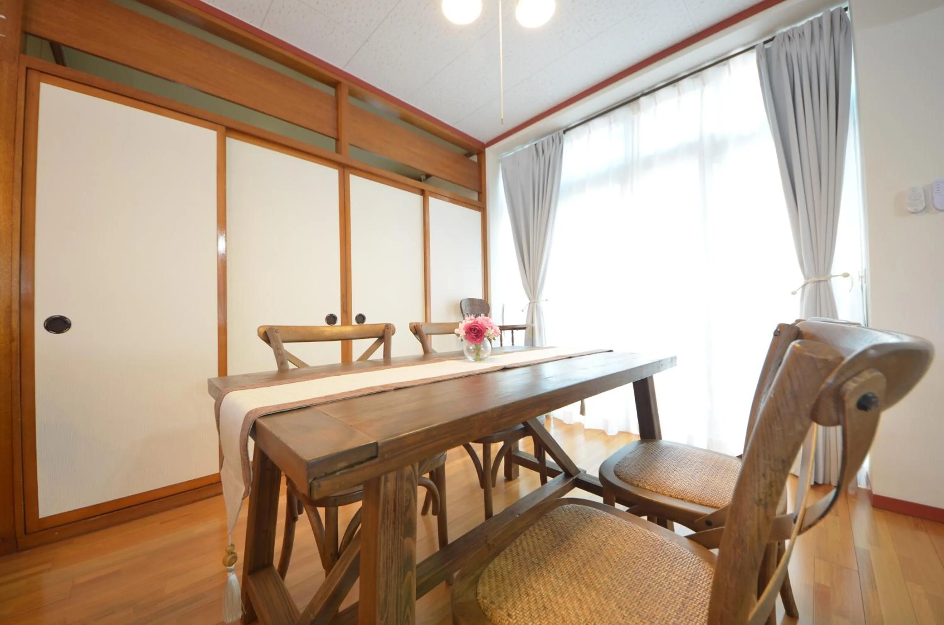 Dining area in Sobe House in Yomitanson