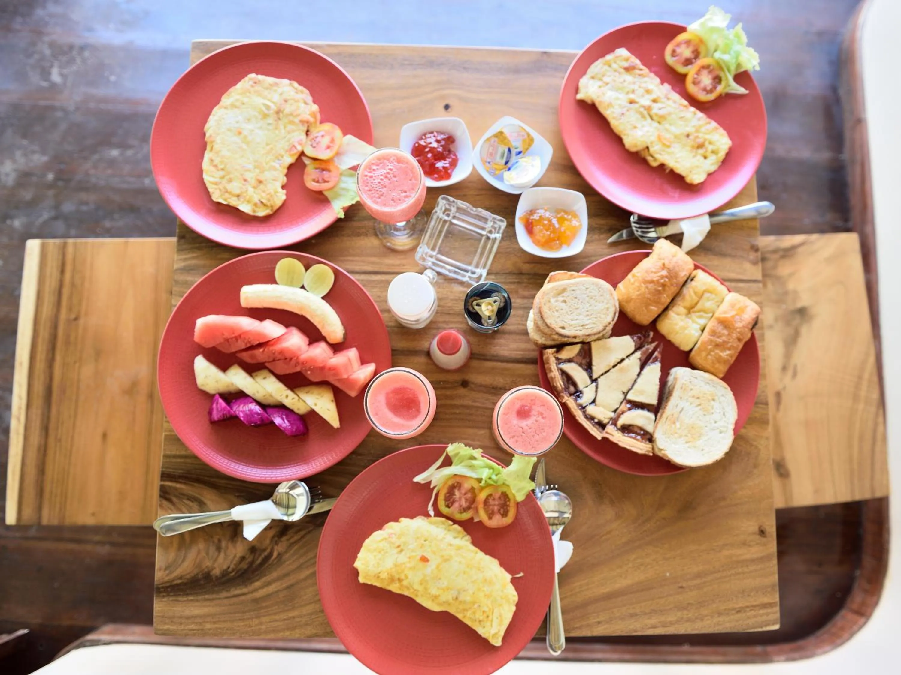 Food and drinks in Cantika Villa