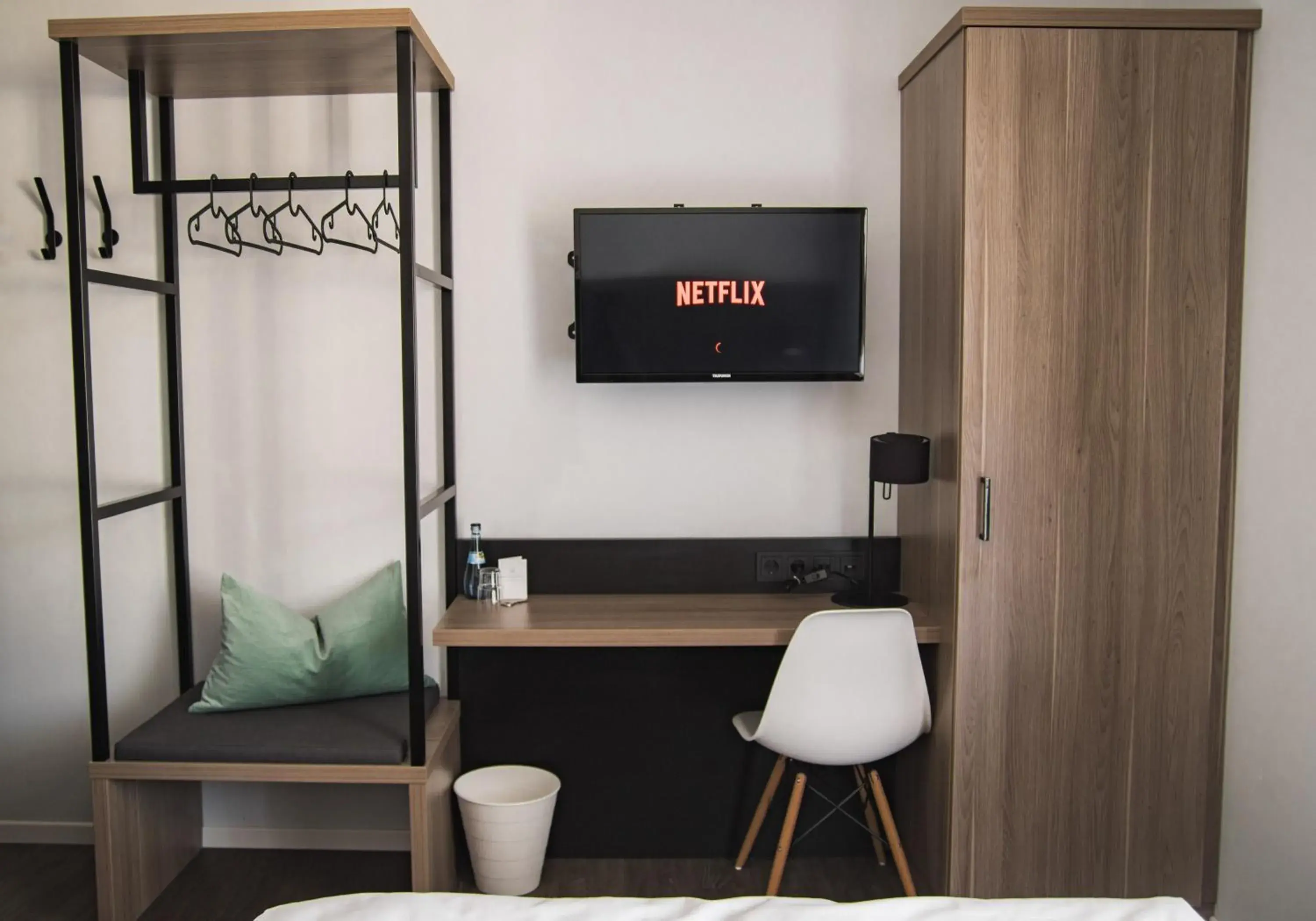 Single Room with Balcony in Hayta Hotel Stuttgart Airport Messe Single Room with Balcony in Hayta Hotel Stuttgart Airport Messe