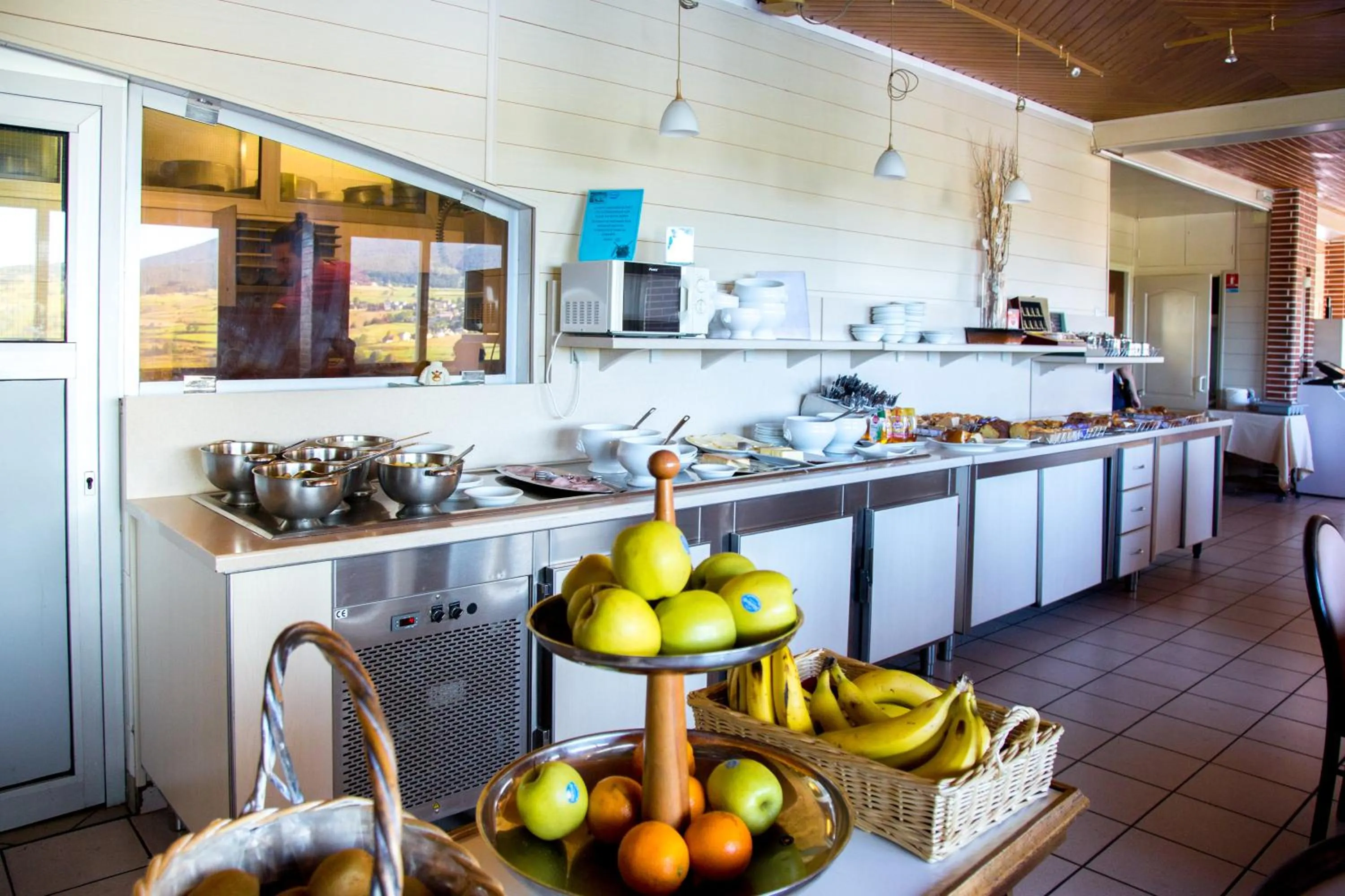 Breakfast in Hotel et Résidence Le Clos Cerdan