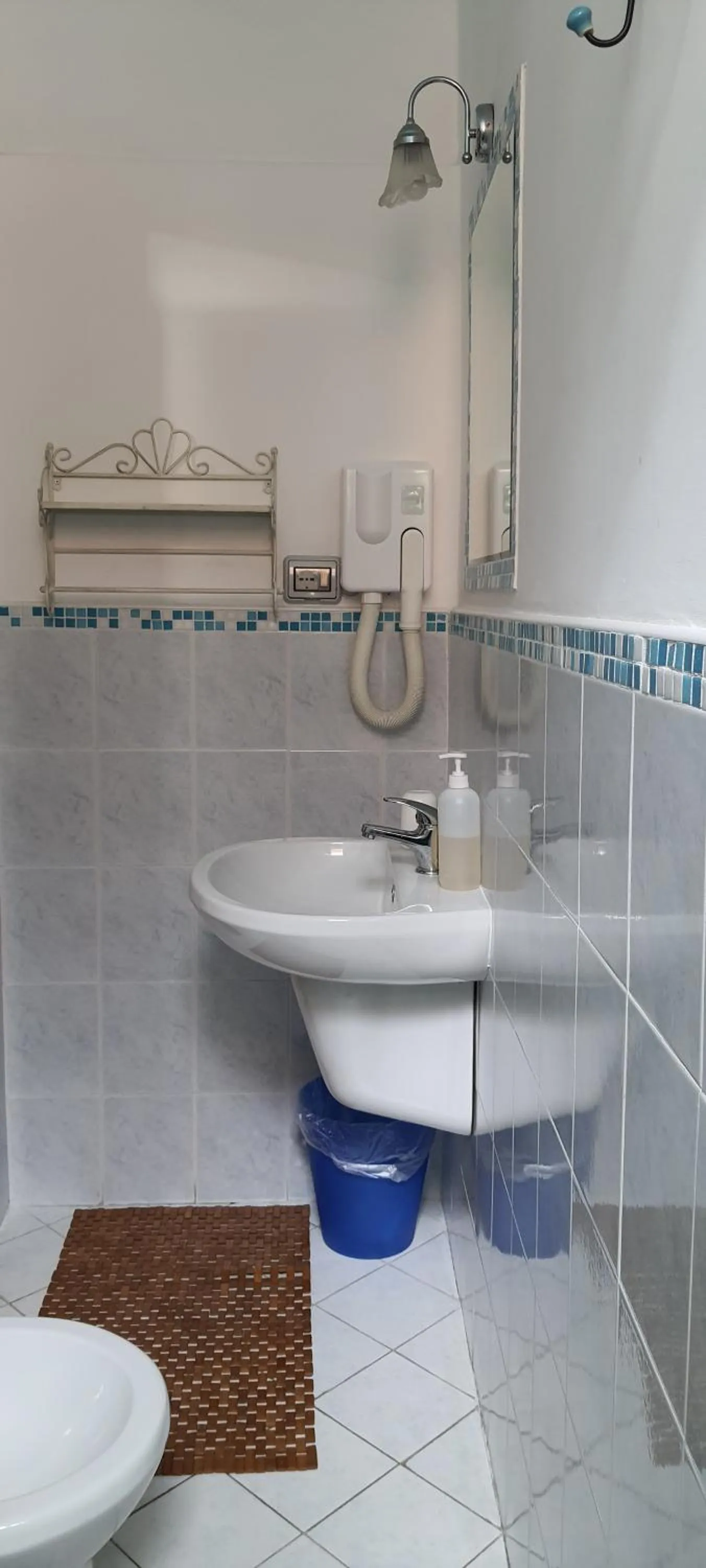 Bathroom in Albergo Avalon