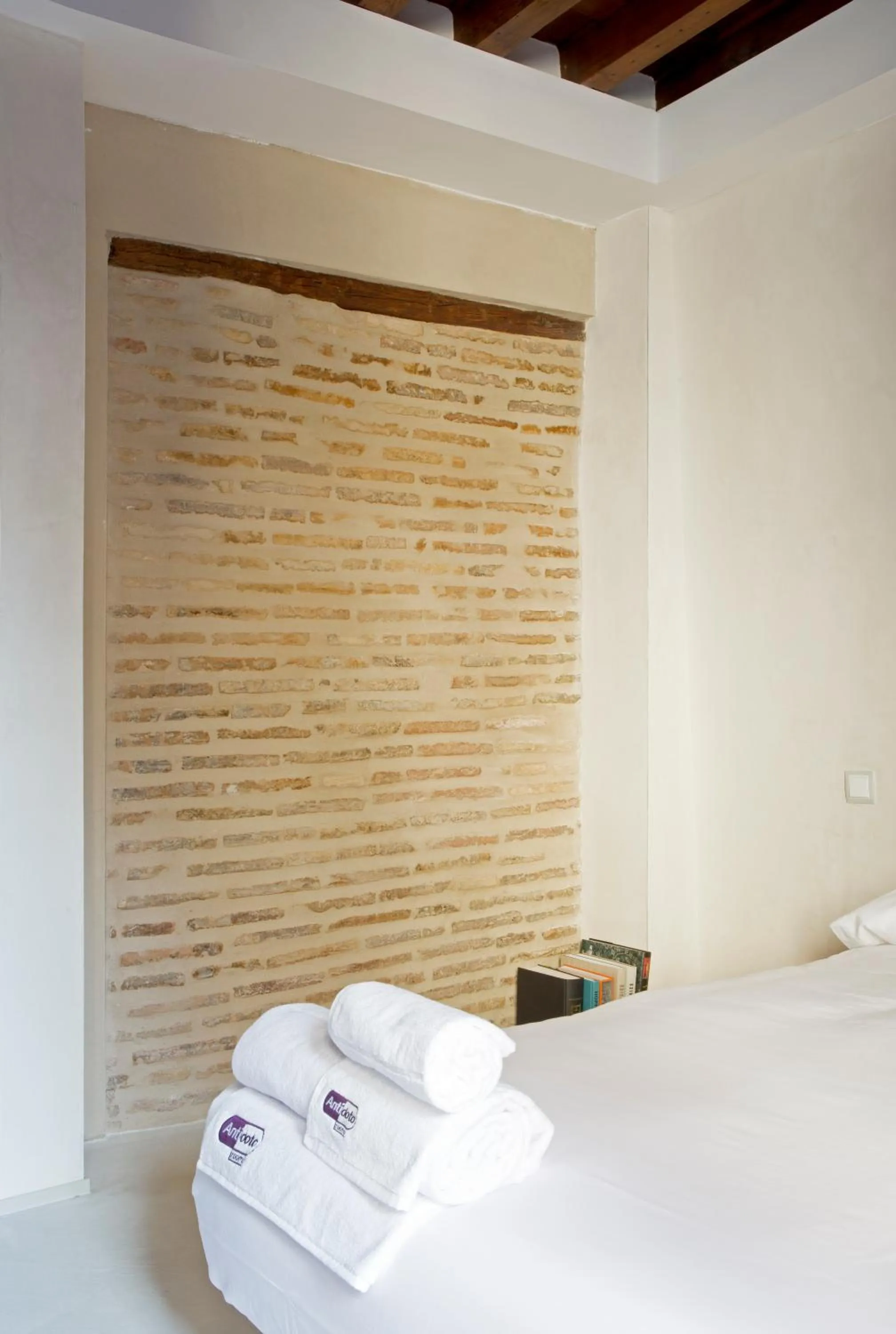 Decorative detail, Bed in Antidoto Rooms San Agustín - Recomendado para adultos