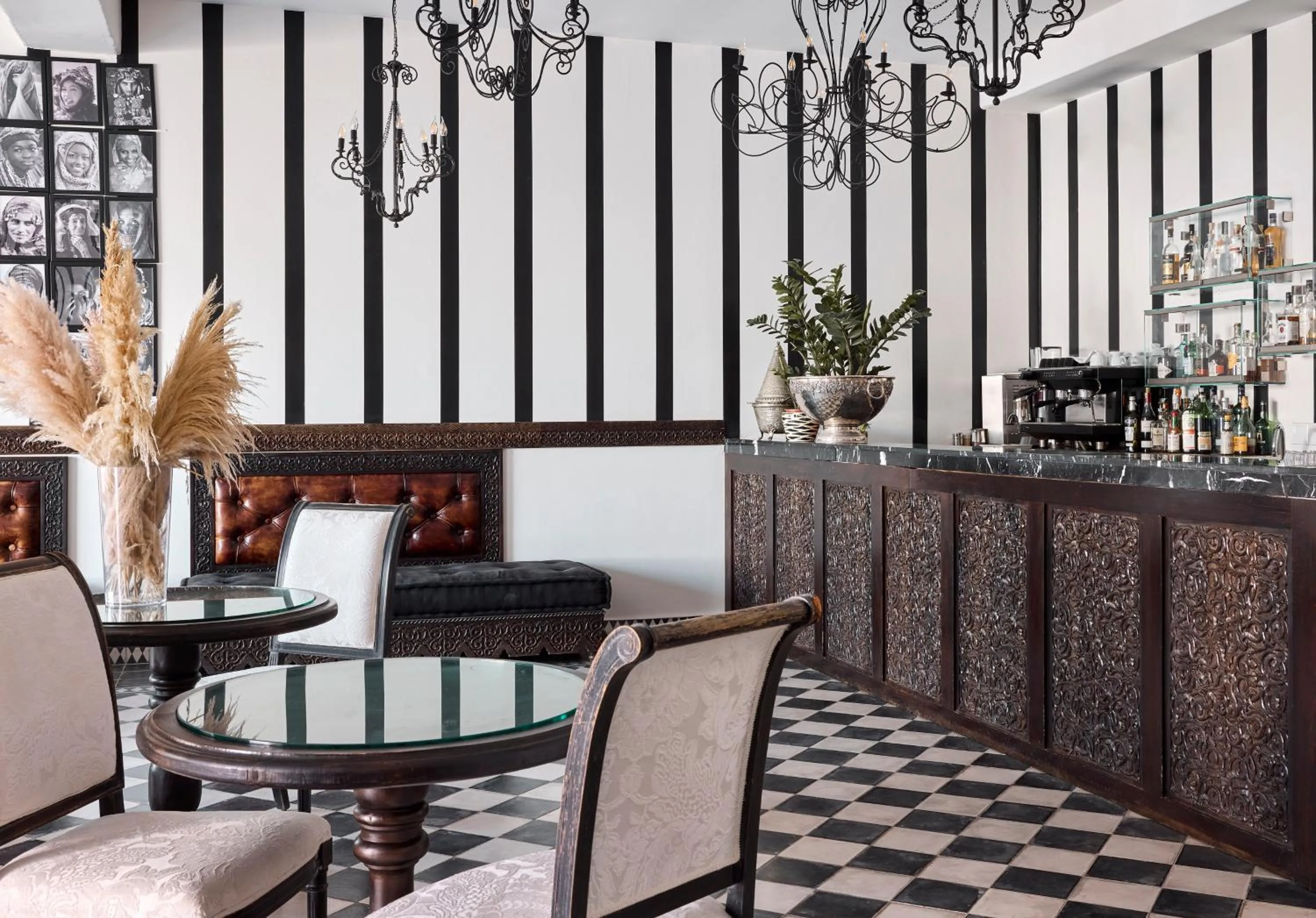 Lounge or bar in La Casa E Il Mare, Private Bay Hotel