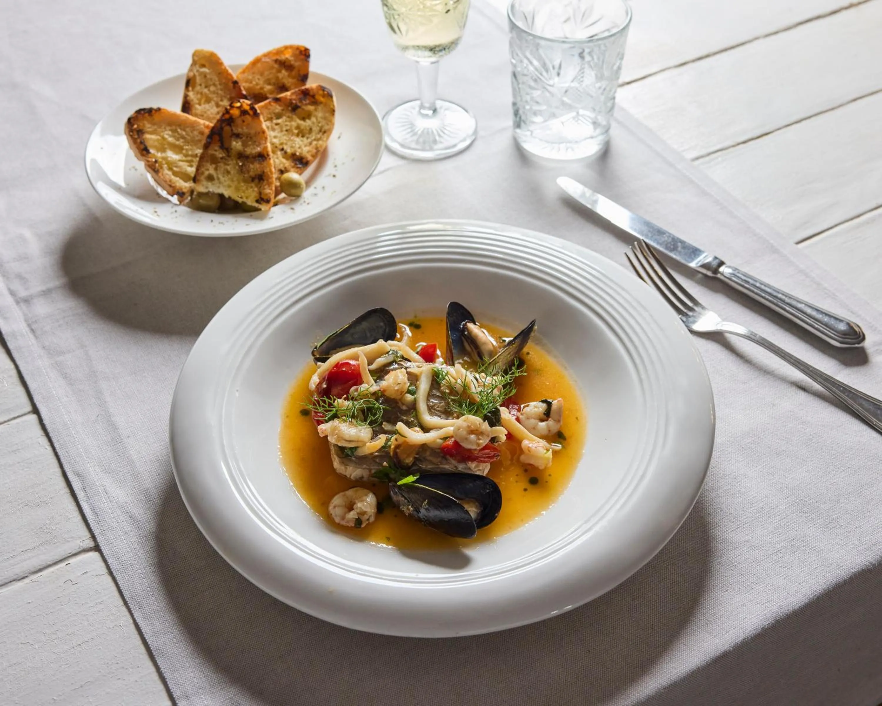 Restaurant/places to eat in La Casa E Il Mare, Private Bay Hotel