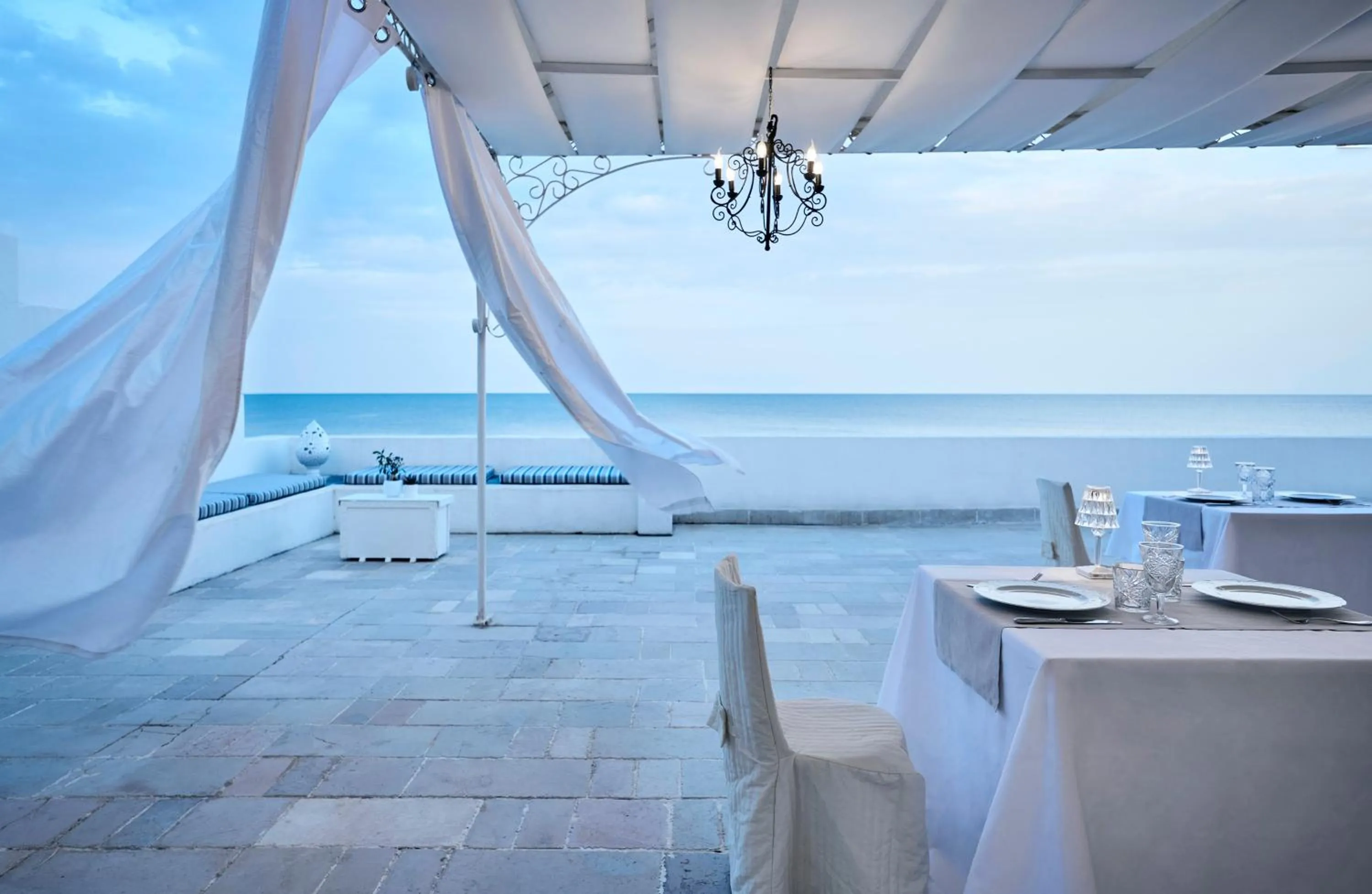 Restaurant/places to eat in La Casa E Il Mare, Private Bay Hotel