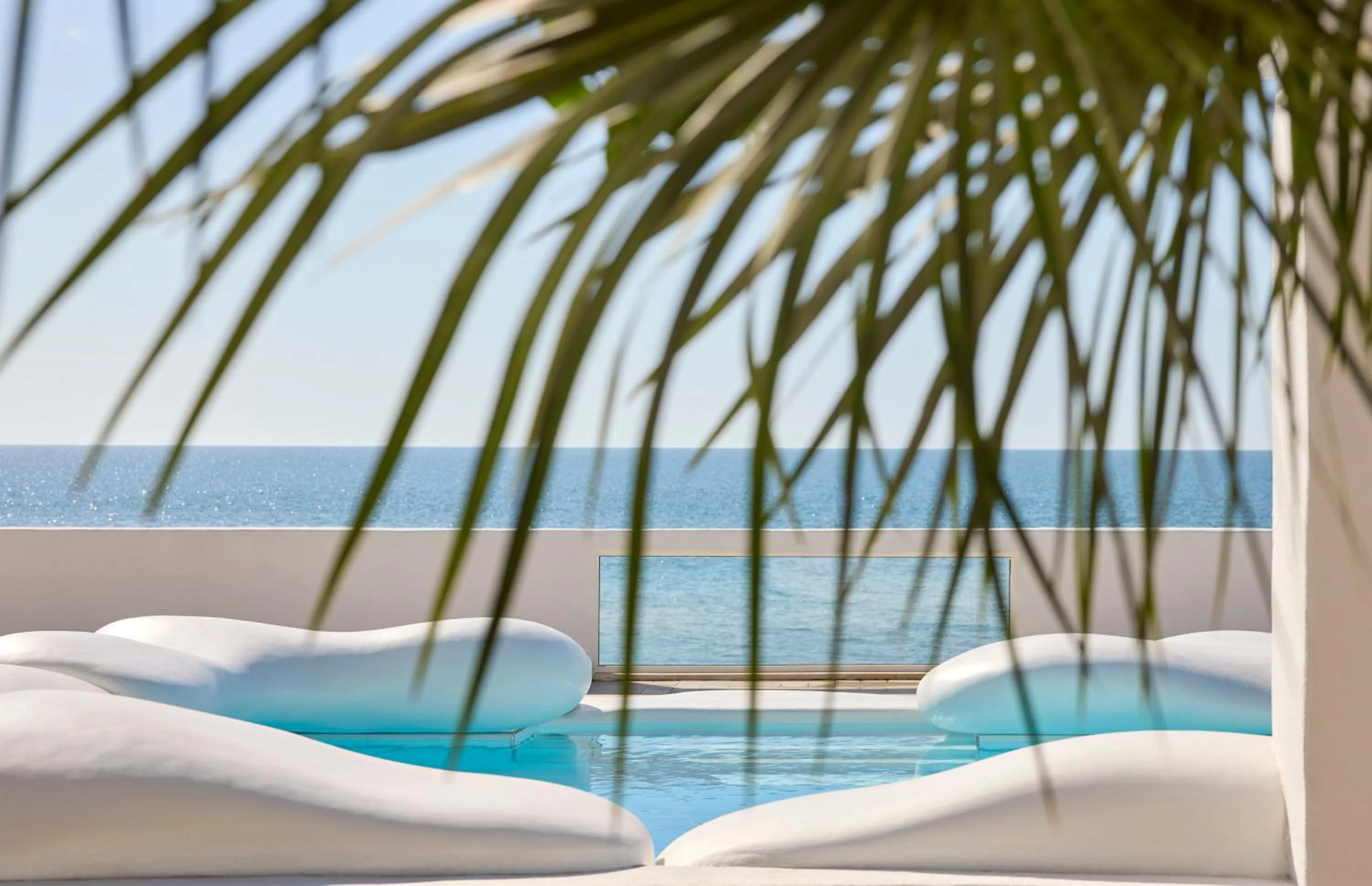 Swimming pool in La Casa E Il Mare, Private Bay Hotel