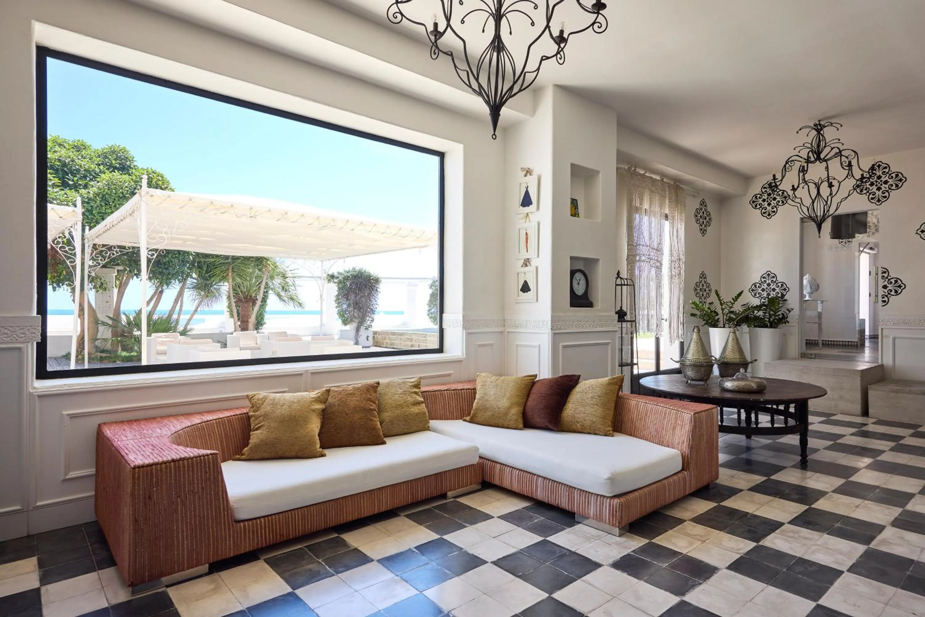 Lounge or bar in La Casa E Il Mare, Private Bay Hotel