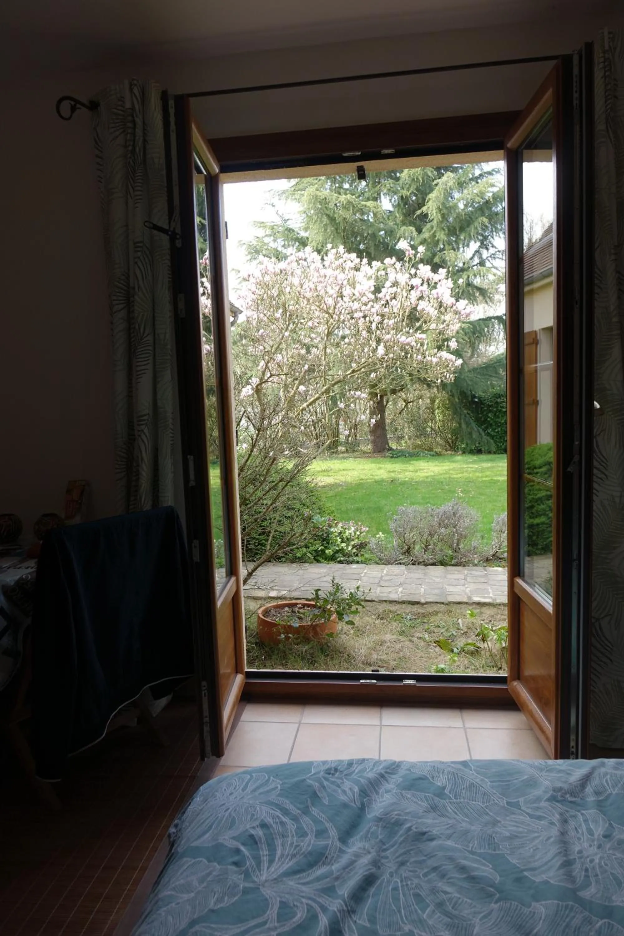 Garden view, Bed in Les Prunelliers