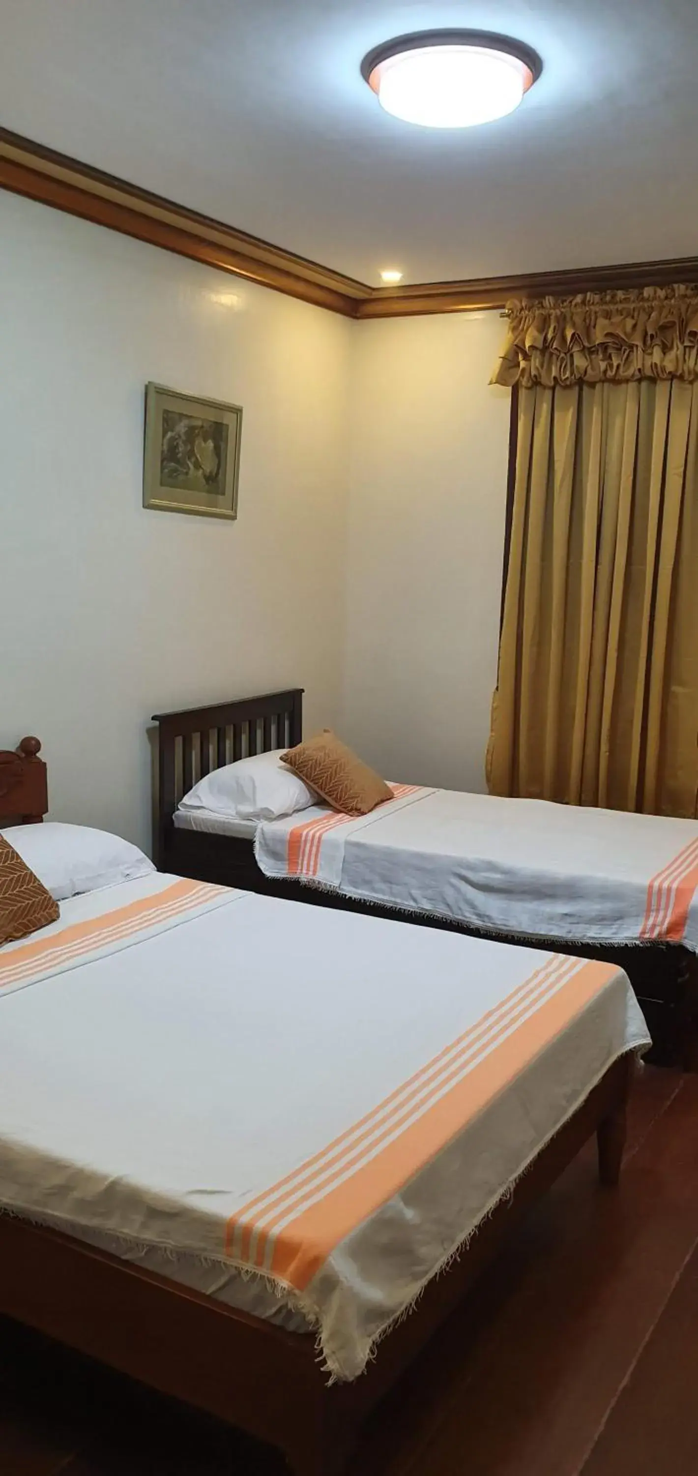 Basic Triple Room with Shared Bathroom in Casa Familya Basic Triple Room with Shared Bathroom in Casa Familya