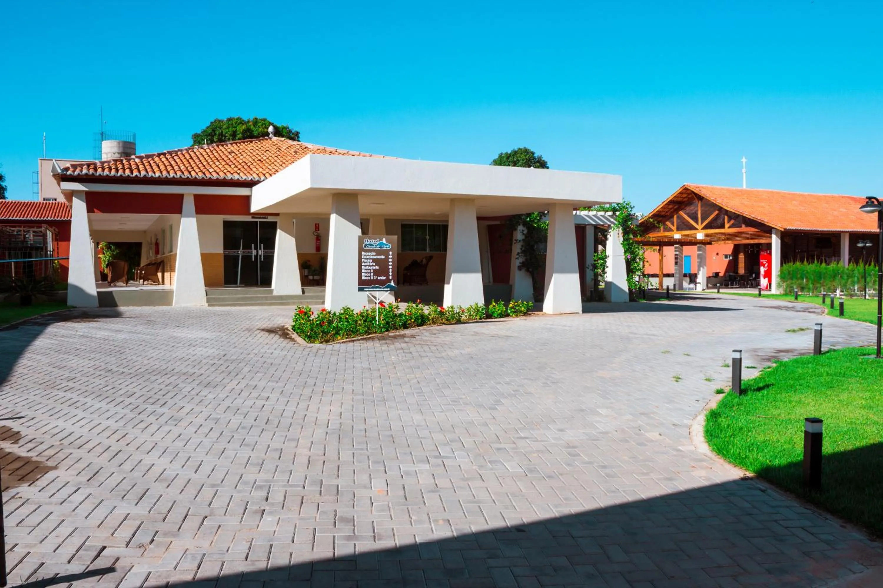 Property building in Hotel Encosta do Horto