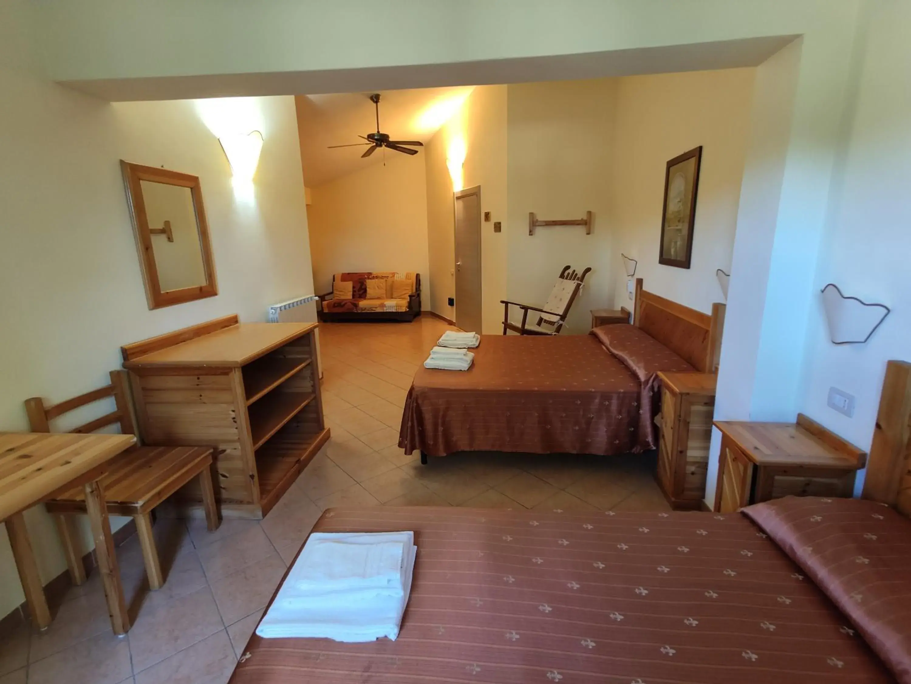 Quadruple Room with Garden View - single occupancy in Agriturismo Zugarelli Quadruple Room with Garden View - single occupancy in Agriturismo Zugarelli