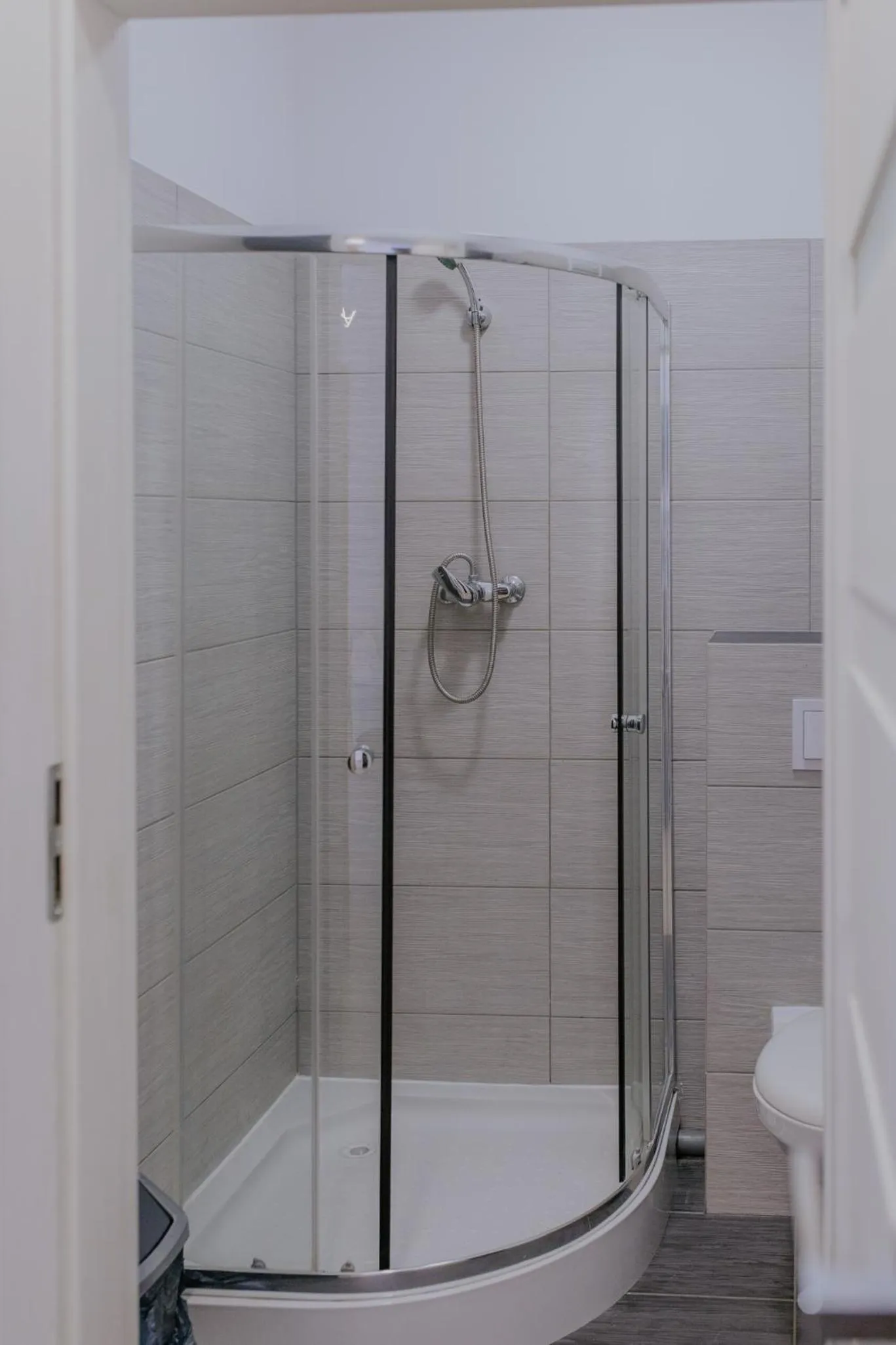 Shower in VESTA Apartamenty P23