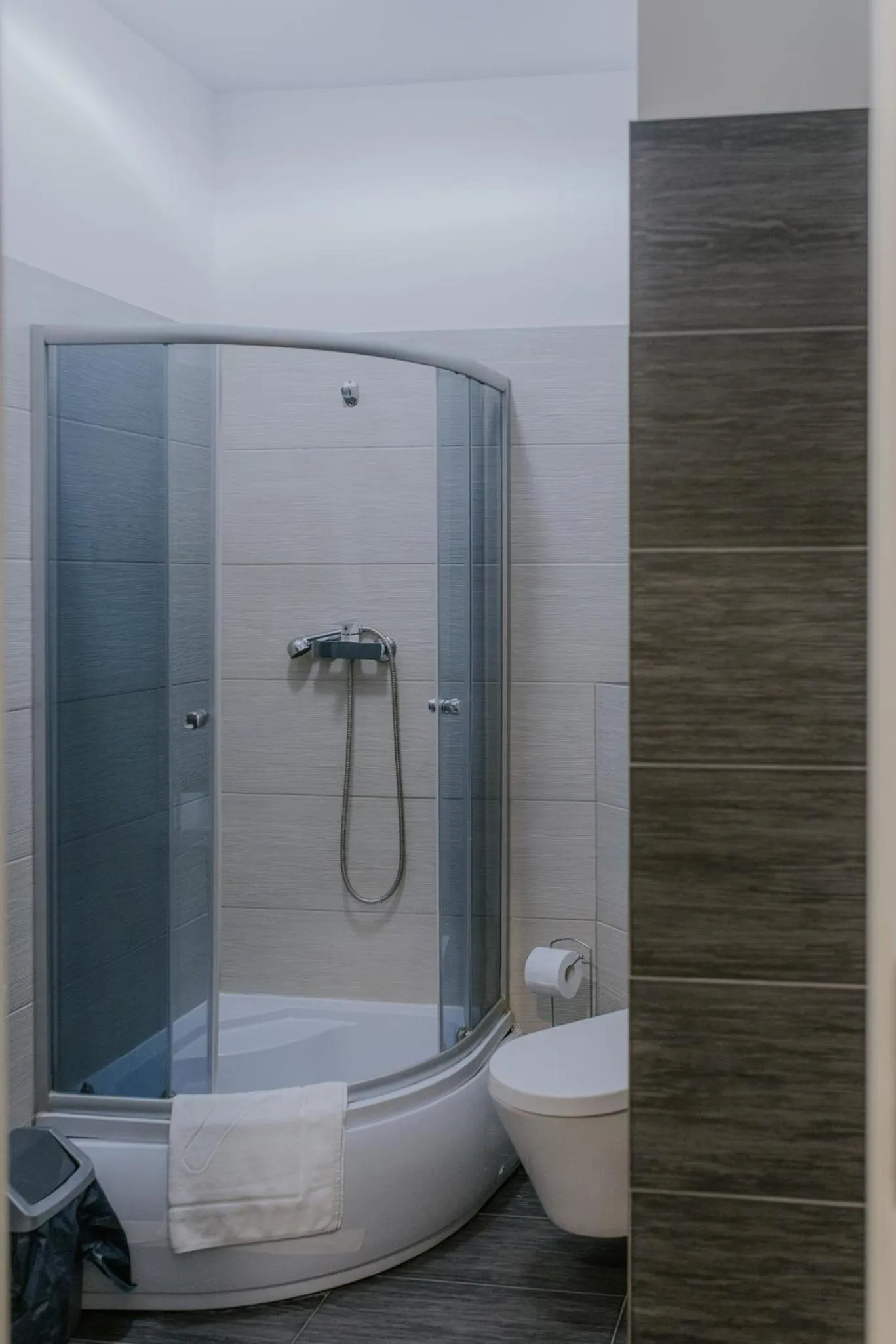 Shower in VESTA Apartamenty P23