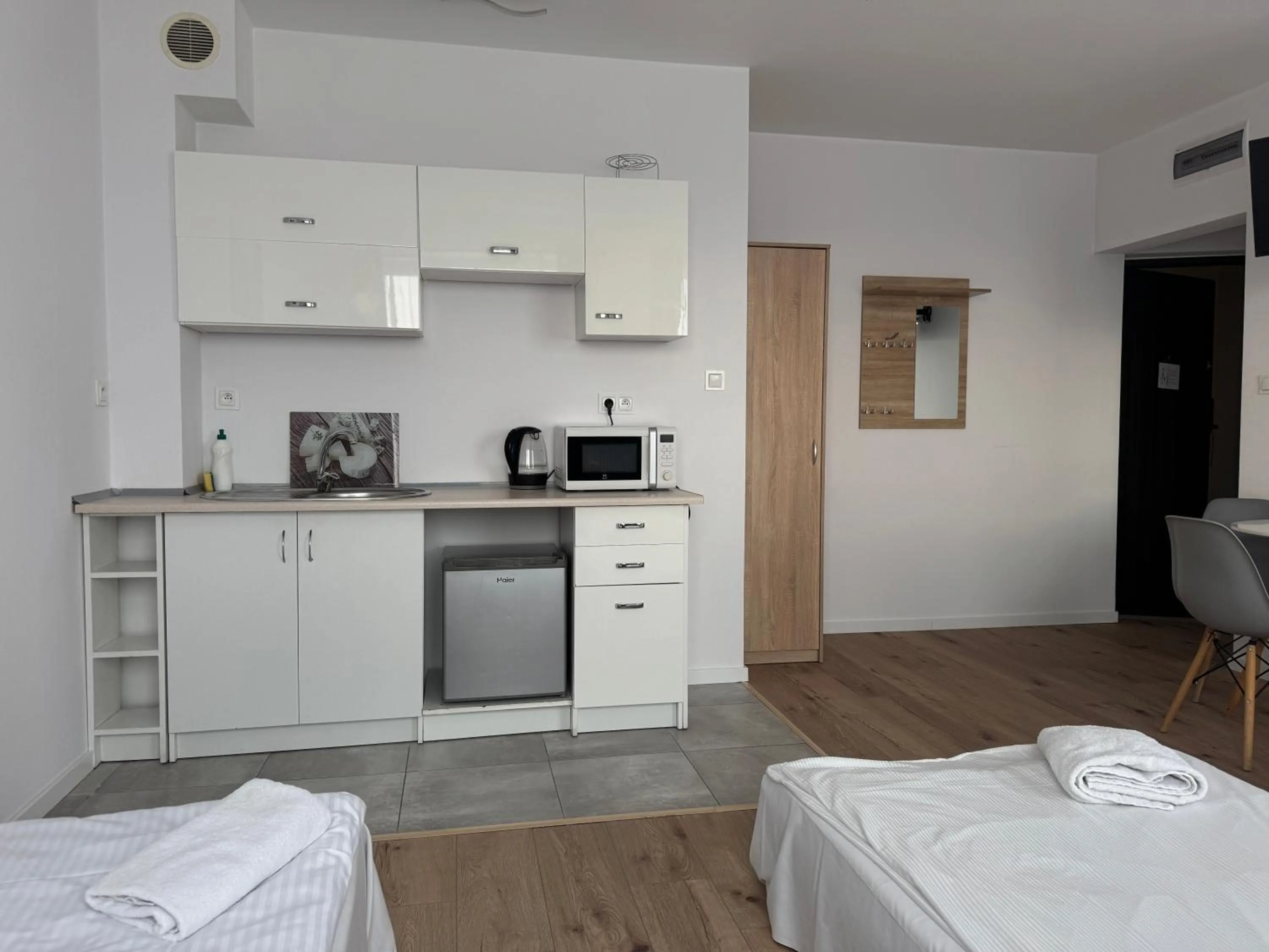 Kitchen or kitchenette, Bed in VESTA Apartamenty P23