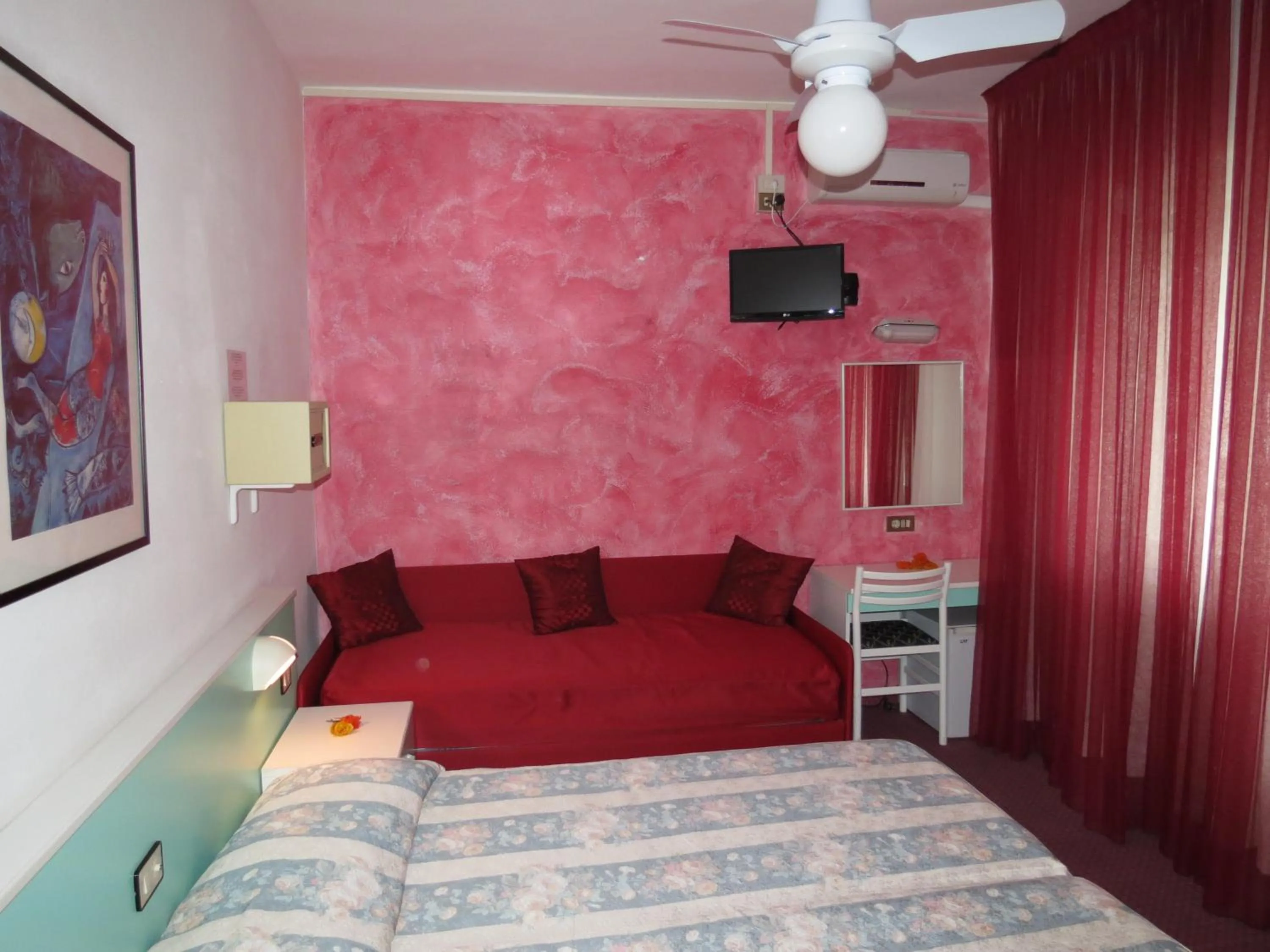 Photo of the whole room in Hotel Fortuna