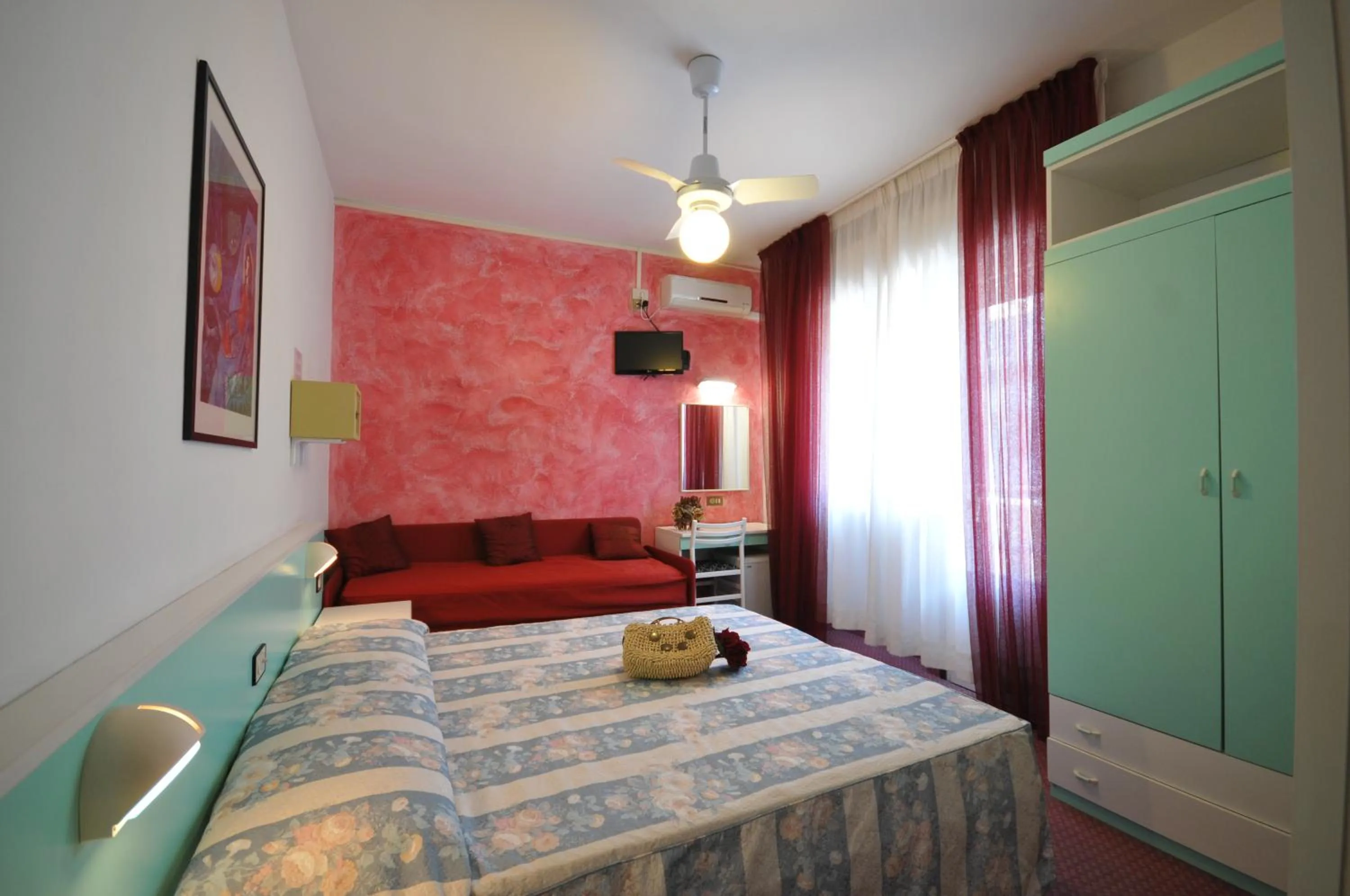 Photo of the whole room in Hotel Fortuna