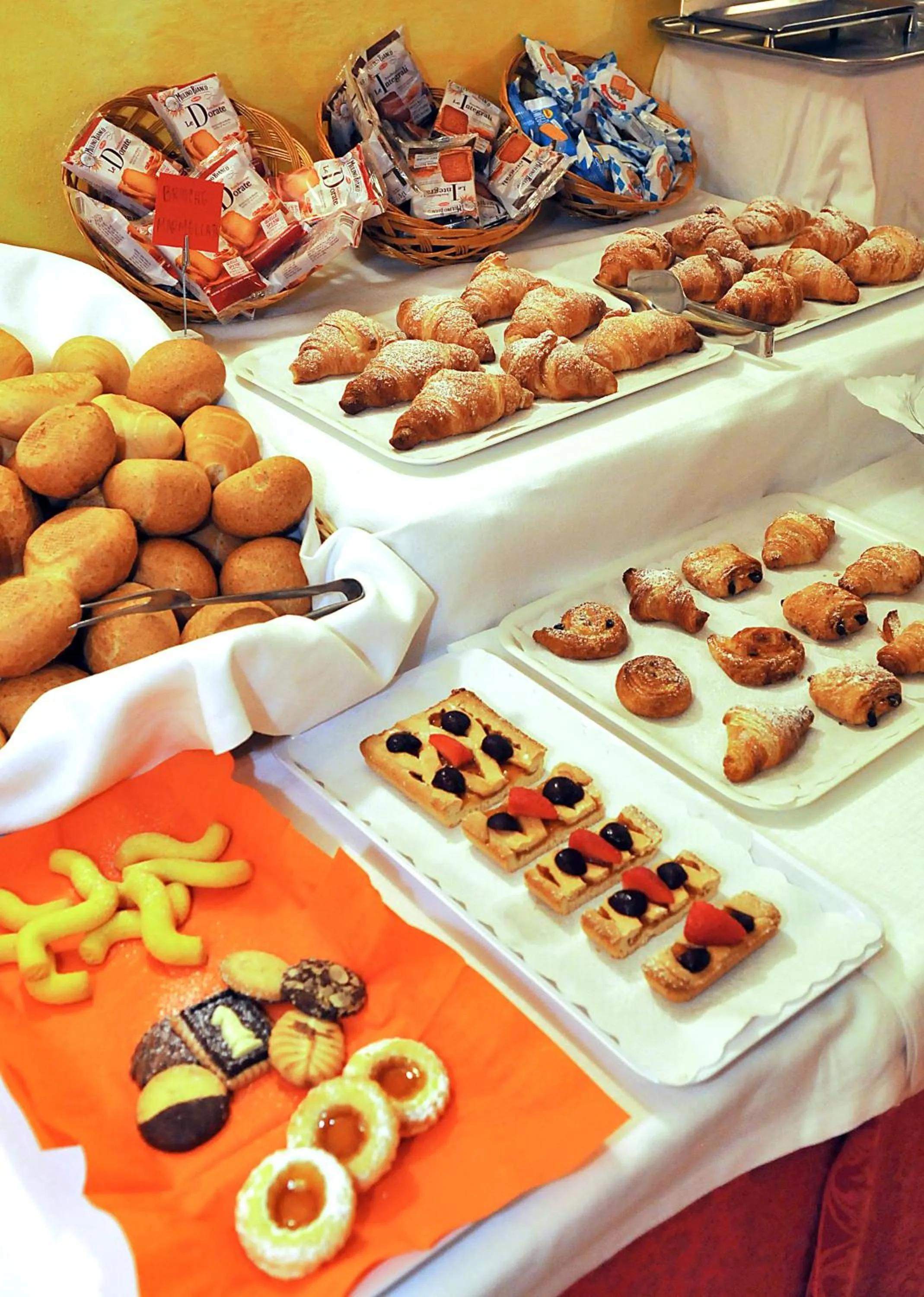 Buffet breakfast in Hotel Fortuna