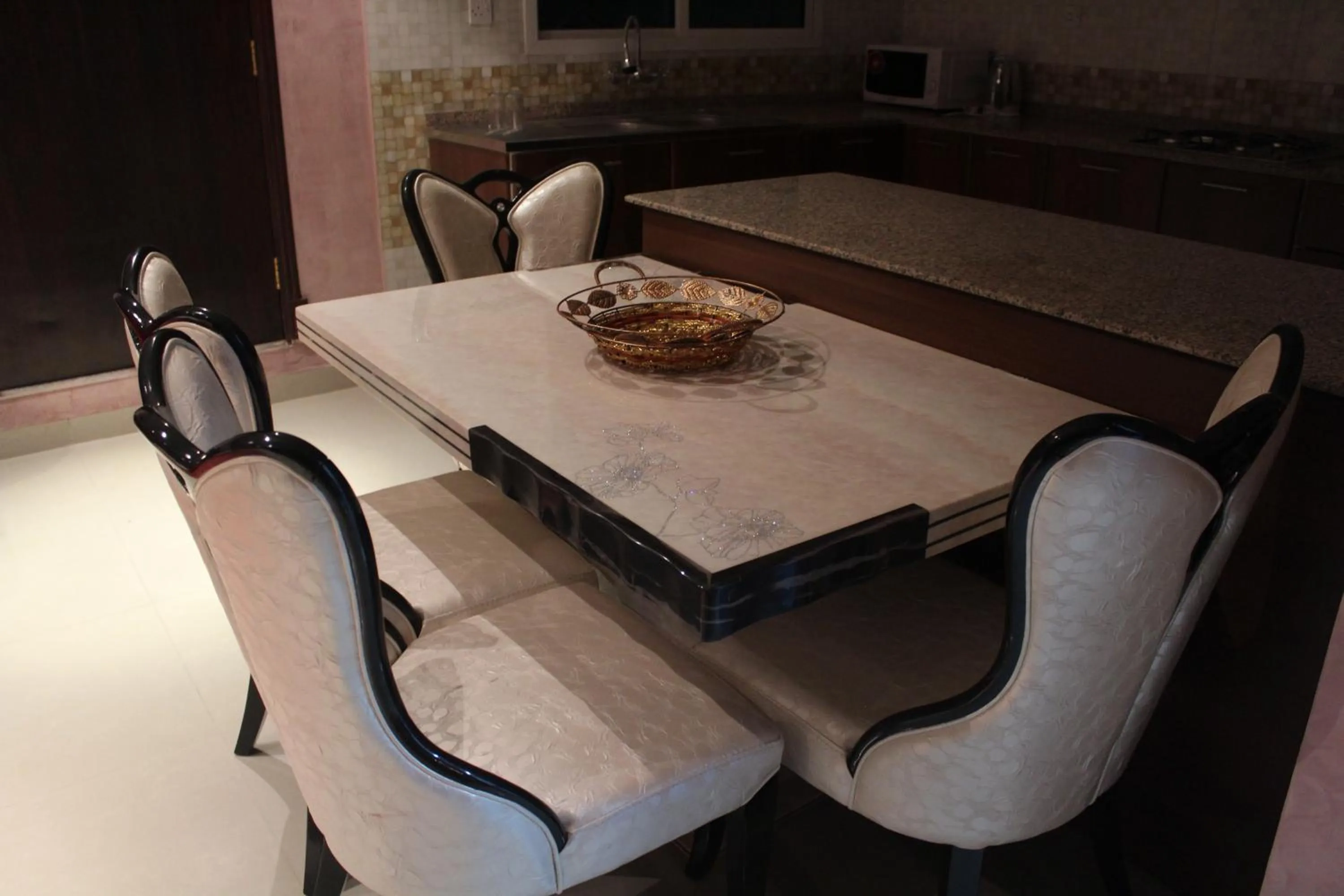 Two-Bedroom Apartment in Horizon Hotel Apartments - الأفق للشقق الفندقية