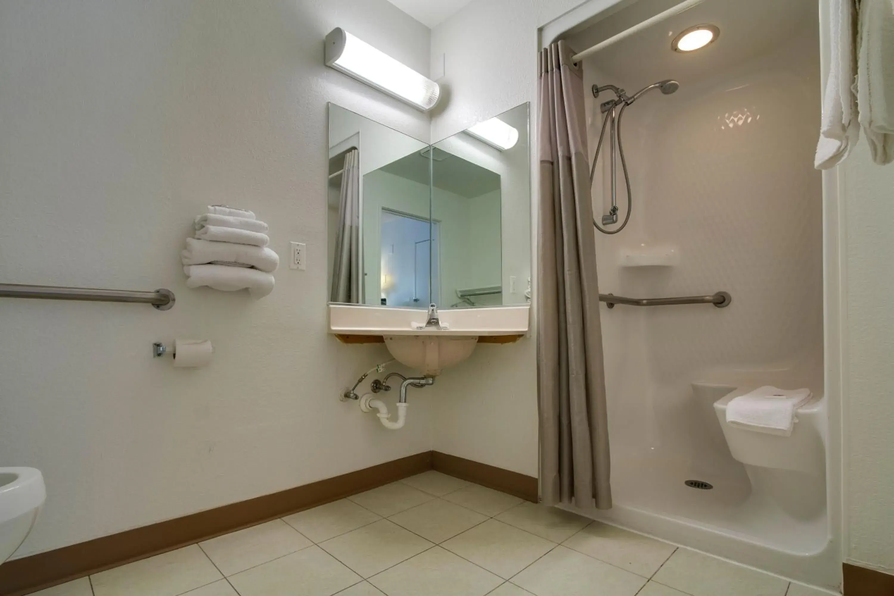 Shower, Bathroom in Motel 6-Kissimmee, FL - Orlando