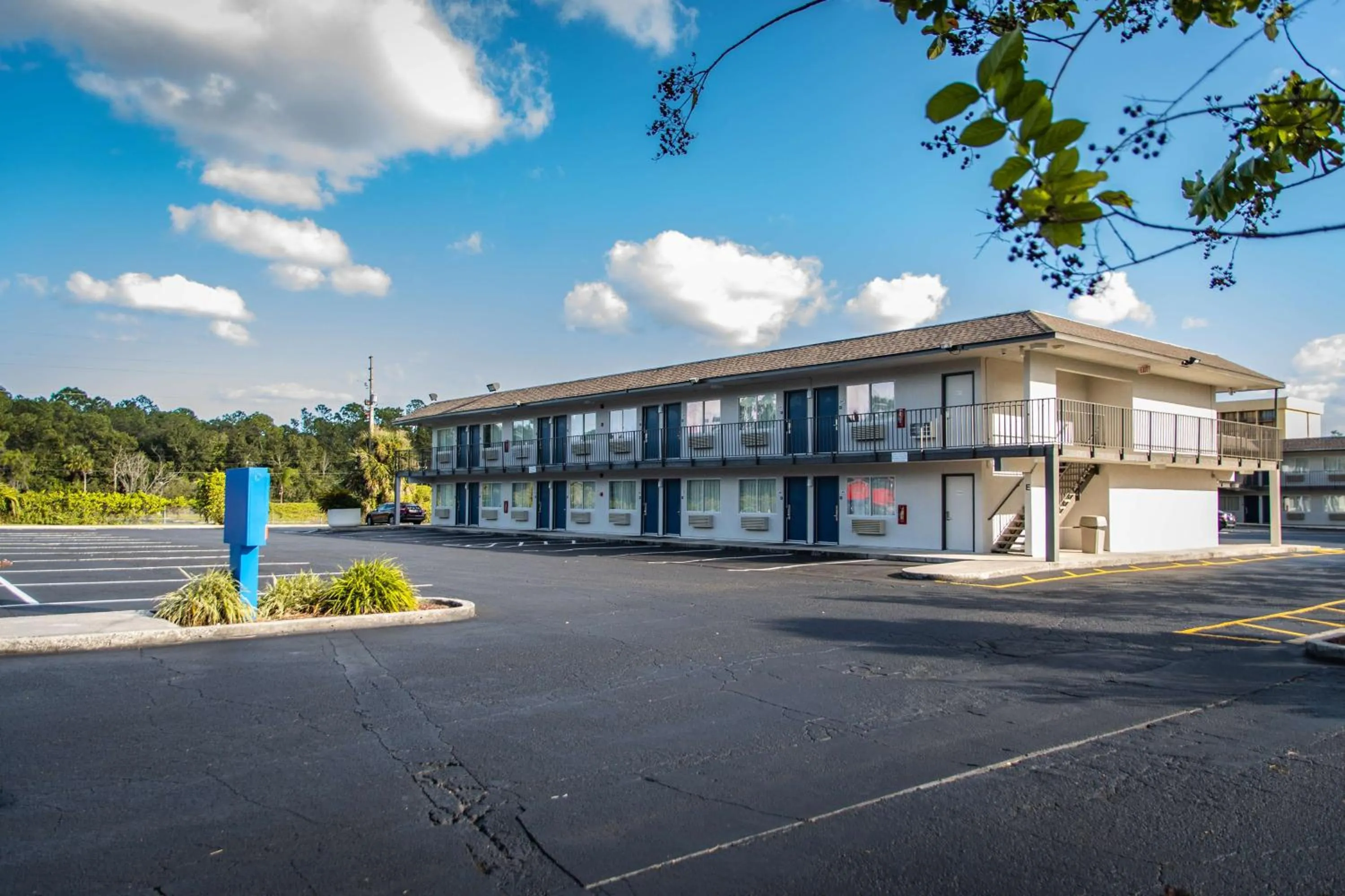 Property building in Motel 6-Kissimmee, FL - Orlando