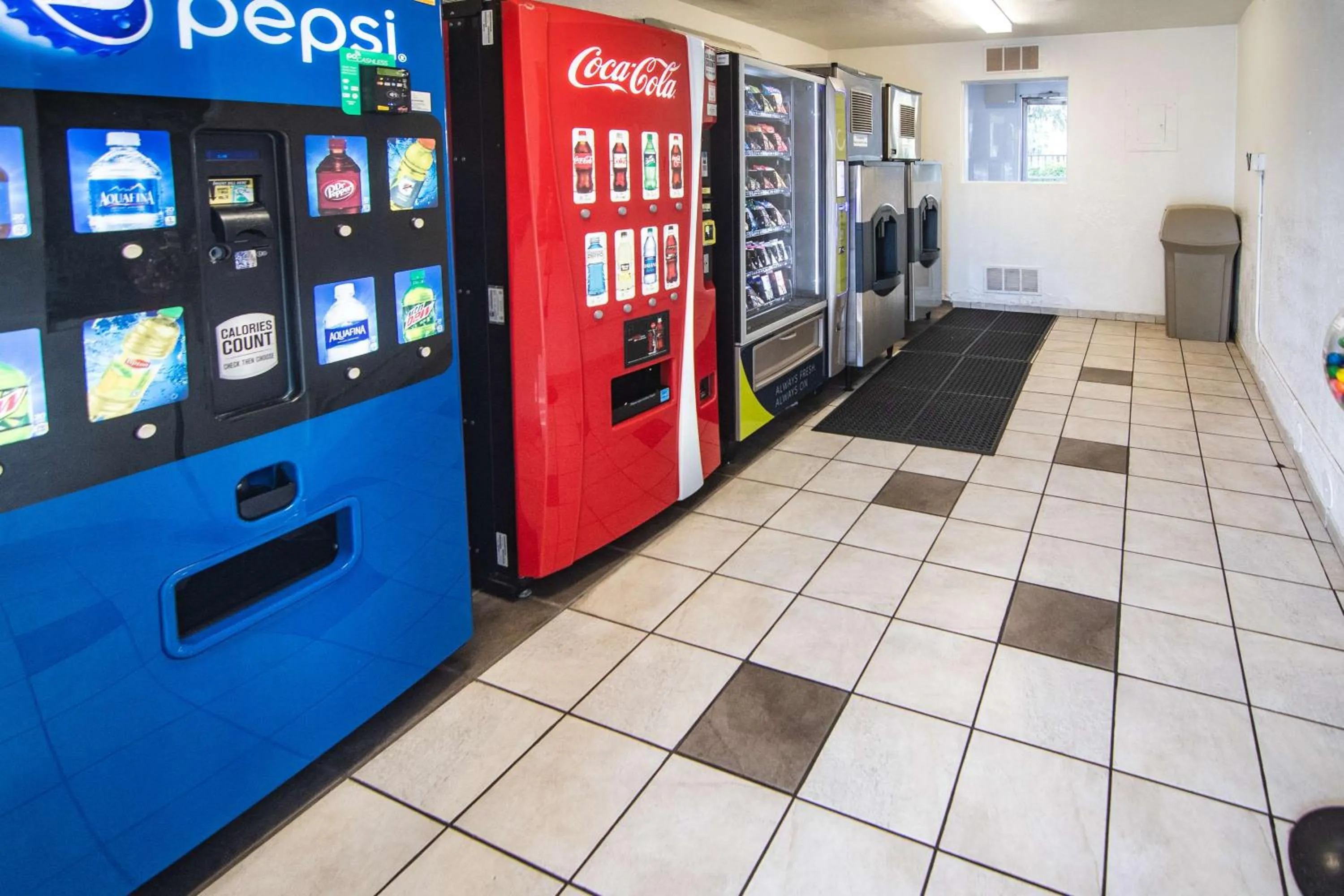 Property building in Motel 6-Kissimmee, FL - Orlando