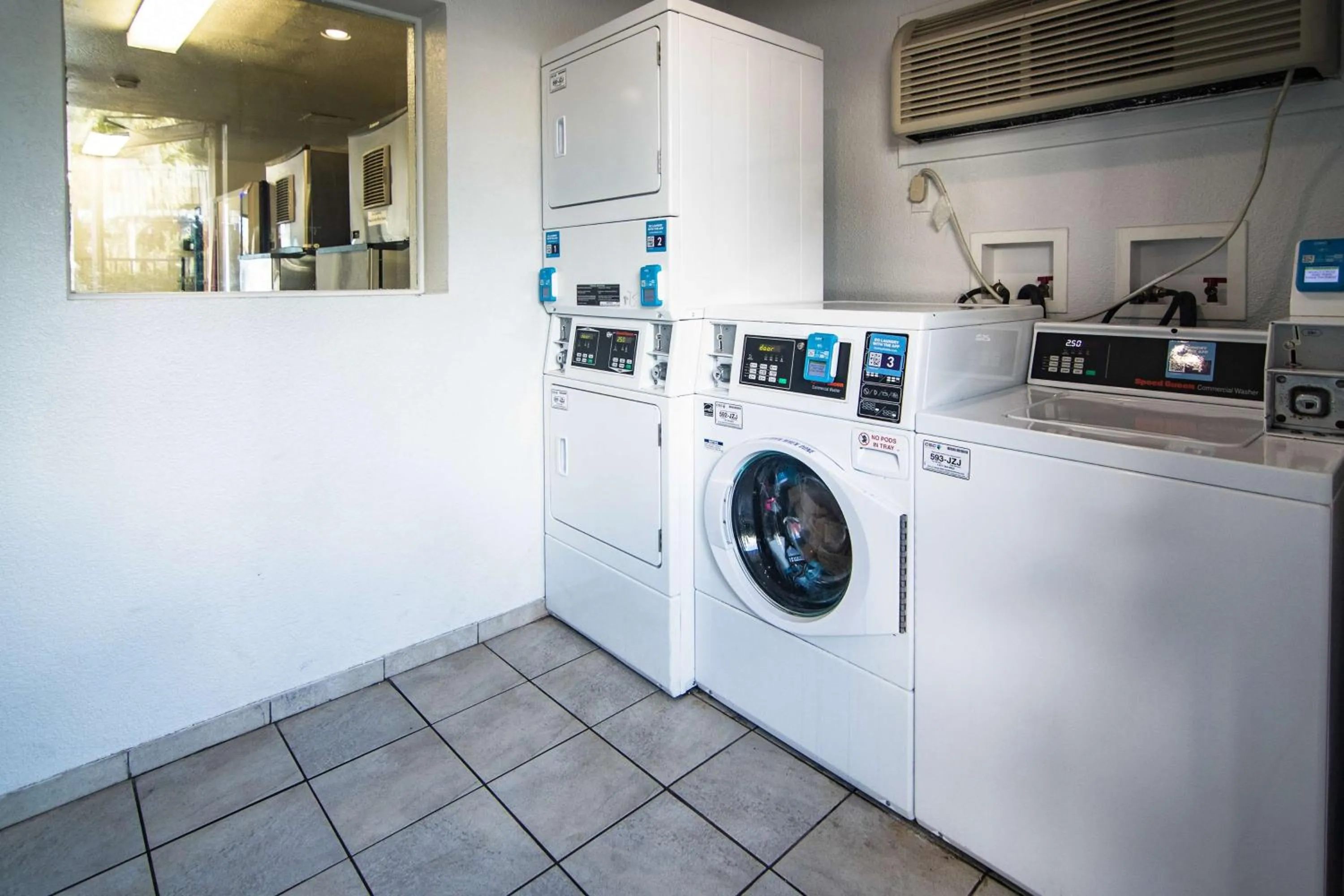 Property building in Motel 6-Kissimmee, FL - Orlando