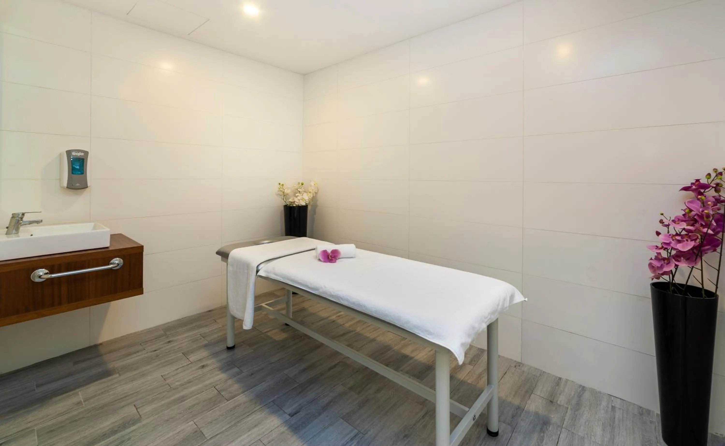 Massage in Globales Don Pedro - Adults Only