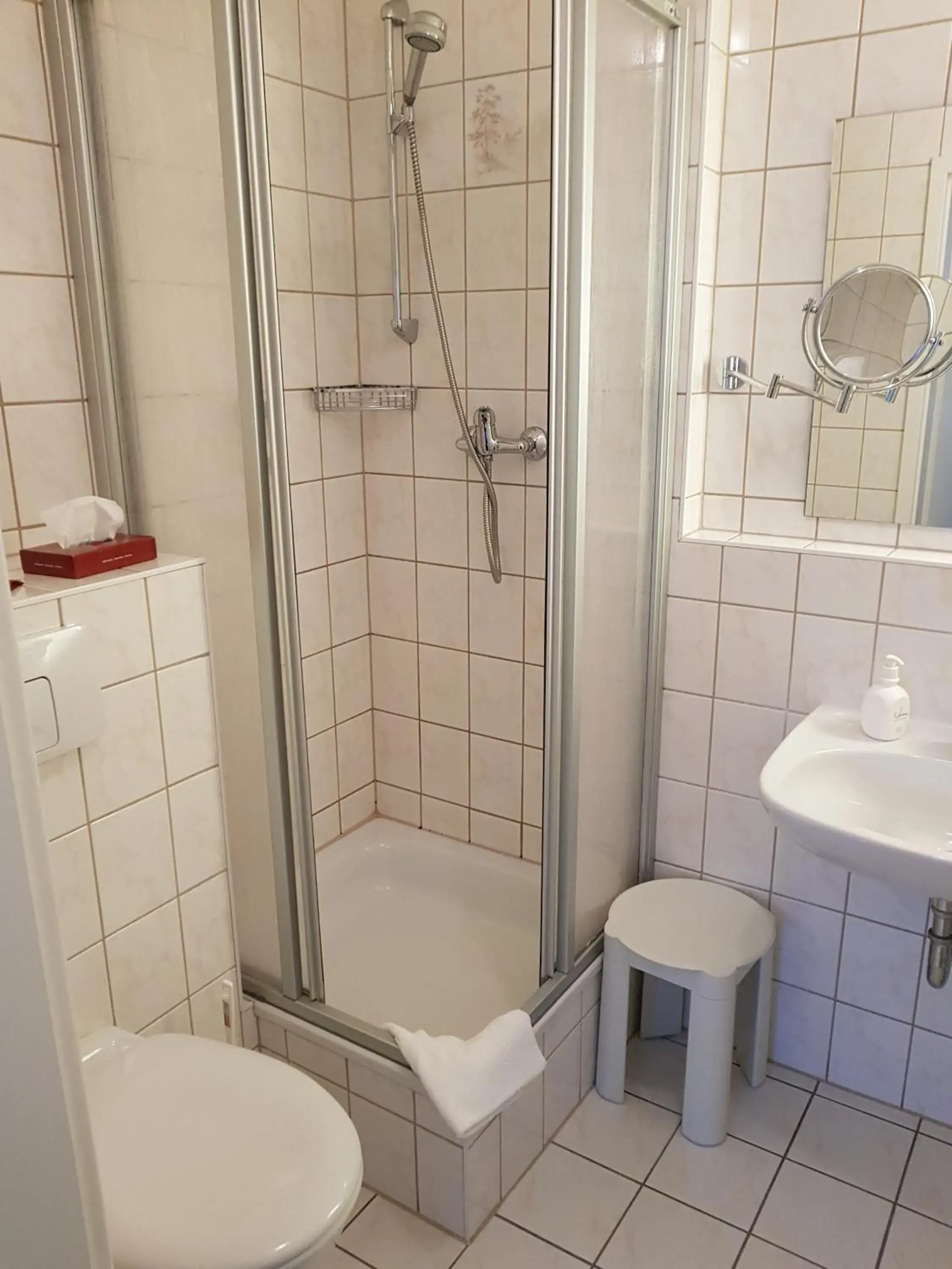 Twin Room with Bathroom - single occupancy in Am Rossplan Twin Room with Bathroom - single occupancy in Am Rossplan