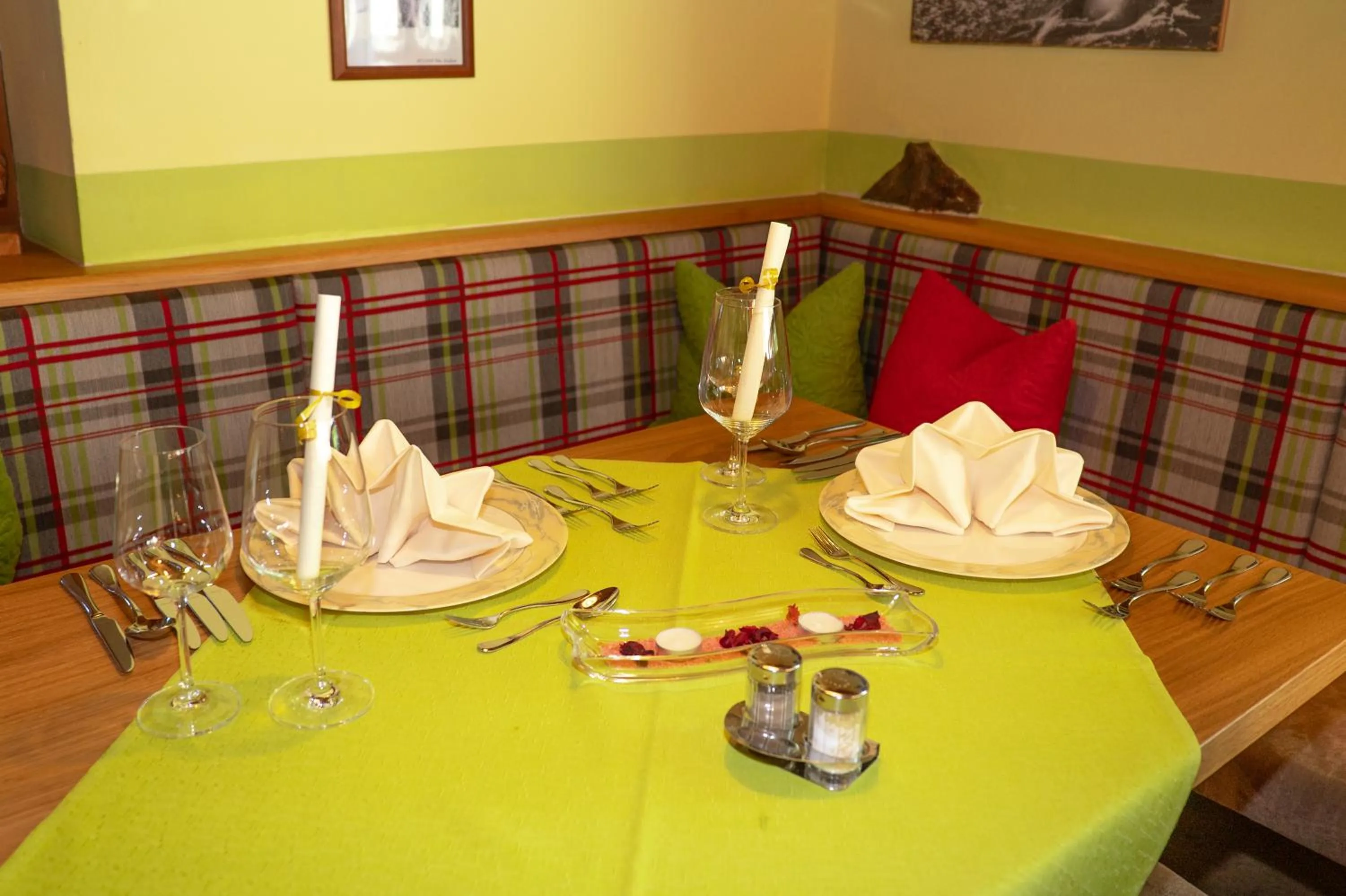 Restaurant/places to eat in Landhotel Tannenhof