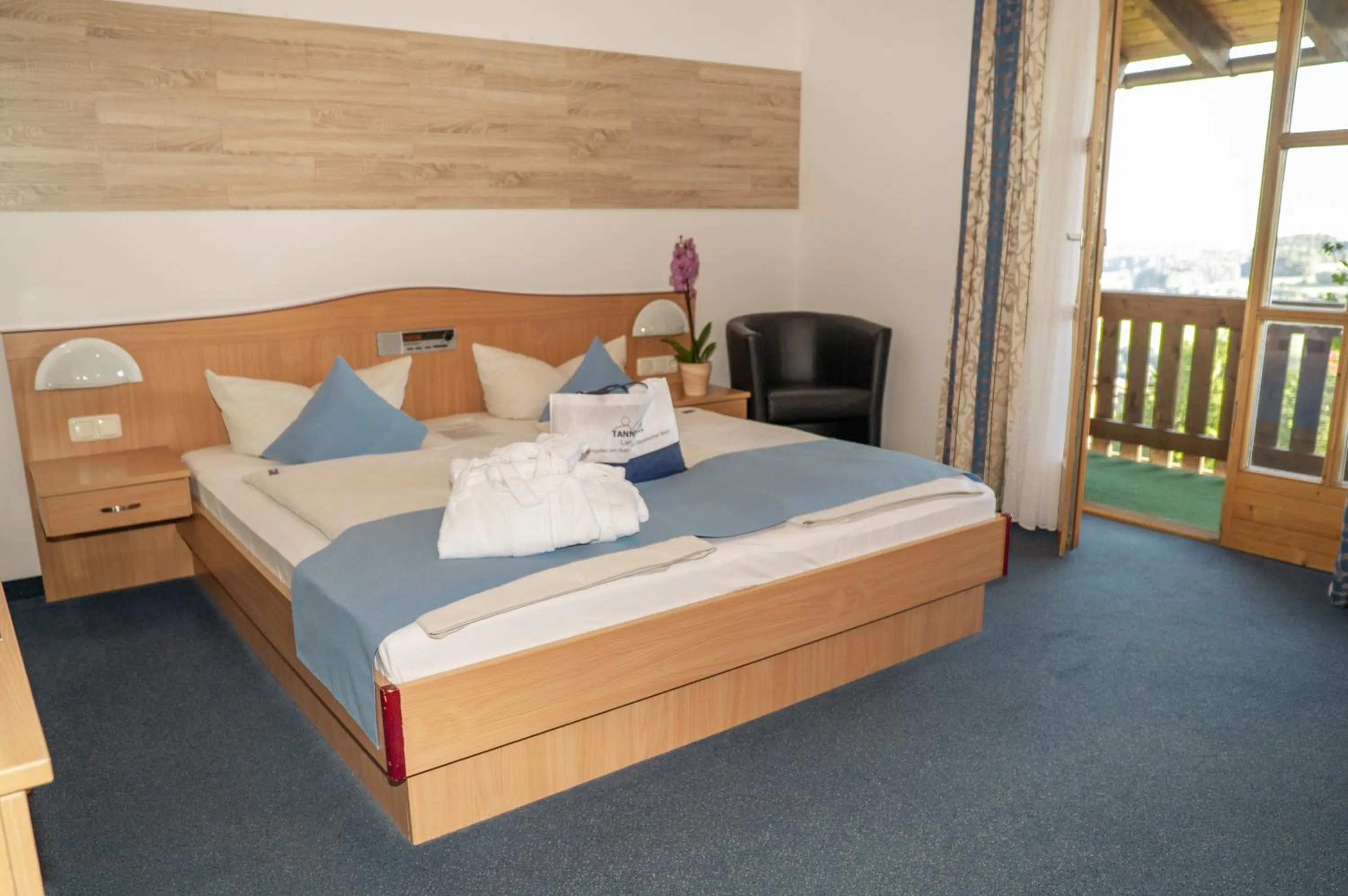 Photo of the whole room, Bed in Landhotel Tannenhof