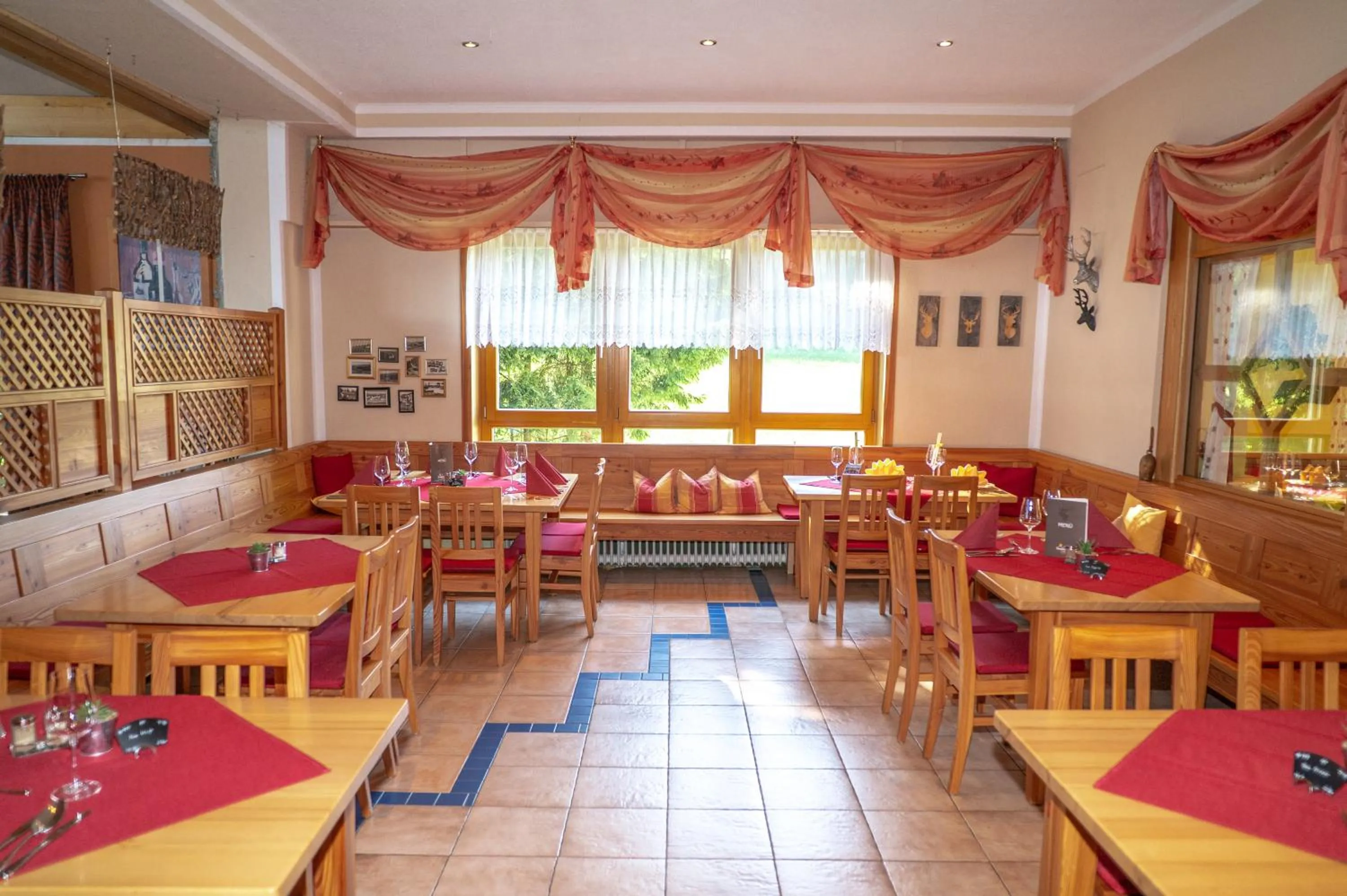 Restaurant/places to eat in Landhotel Tannenhof