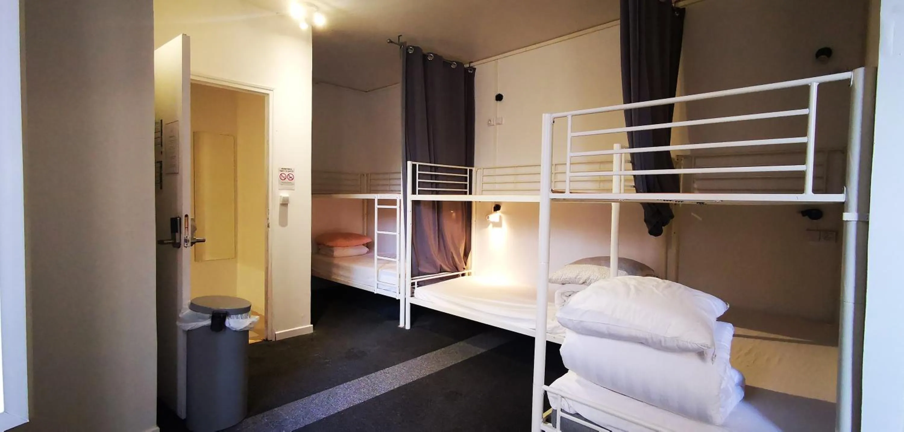 bunk bed, Bed in Le Coffice Auberge de Jeunesse