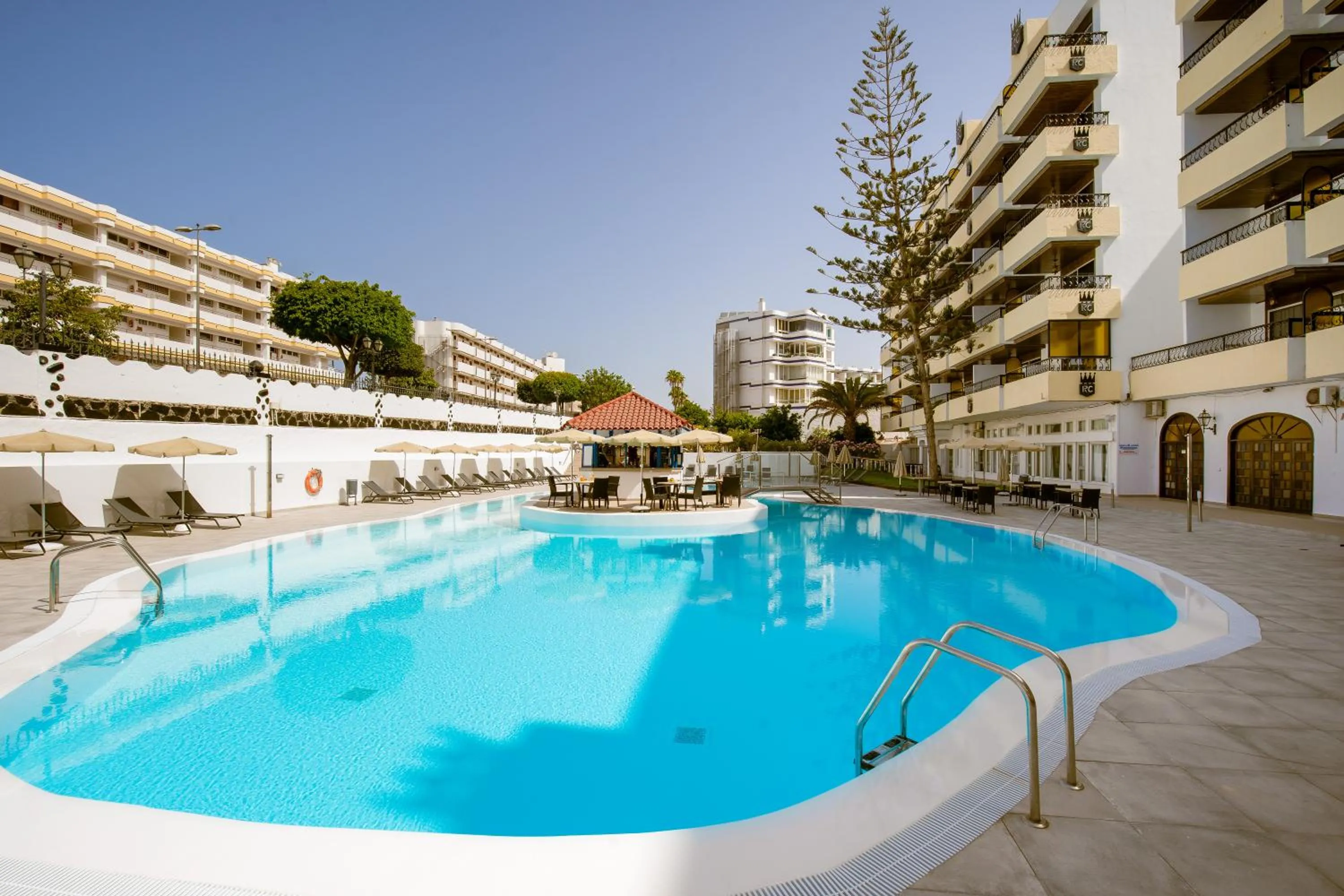 Property building in Rey Carlos