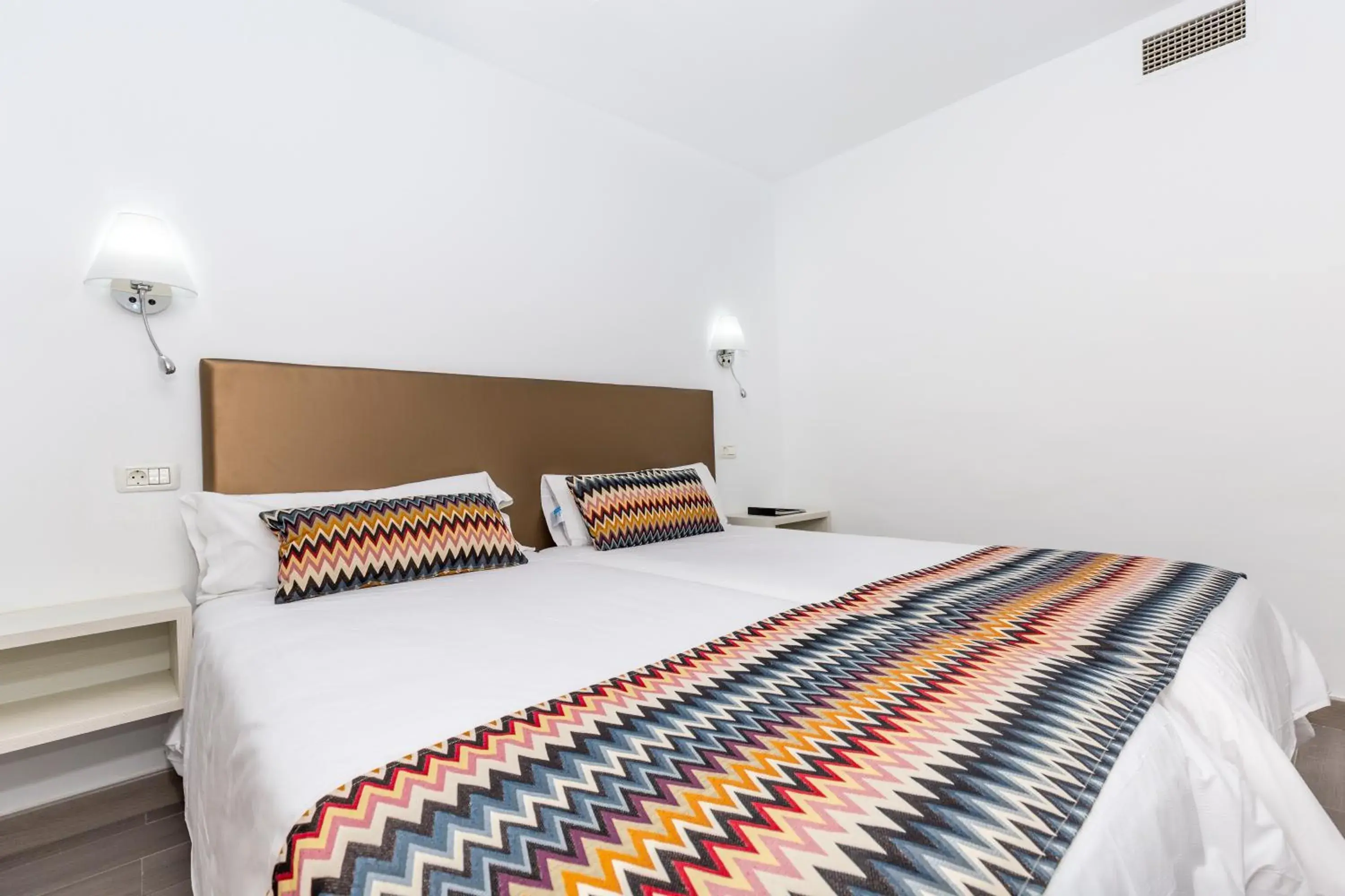 Bed in Rey Carlos Bed in Rey Carlos