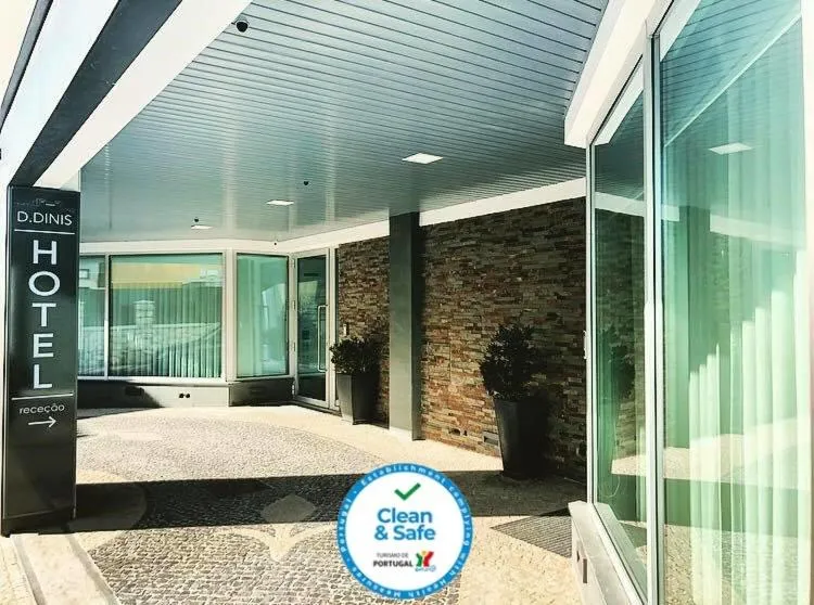 Facade/entrance, Bed in Hotel D. Dinis