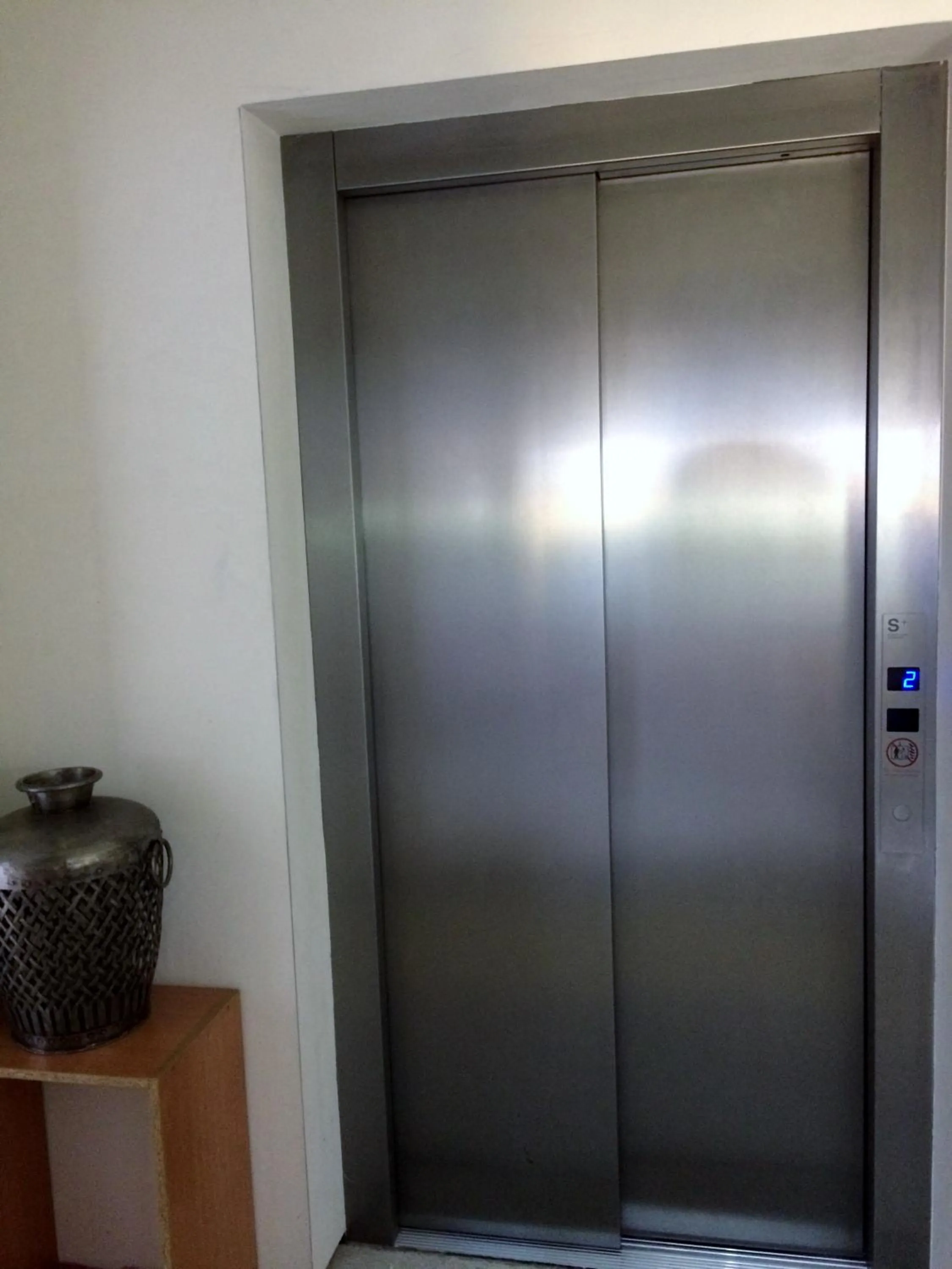 elevator in Hotel D. Dinis